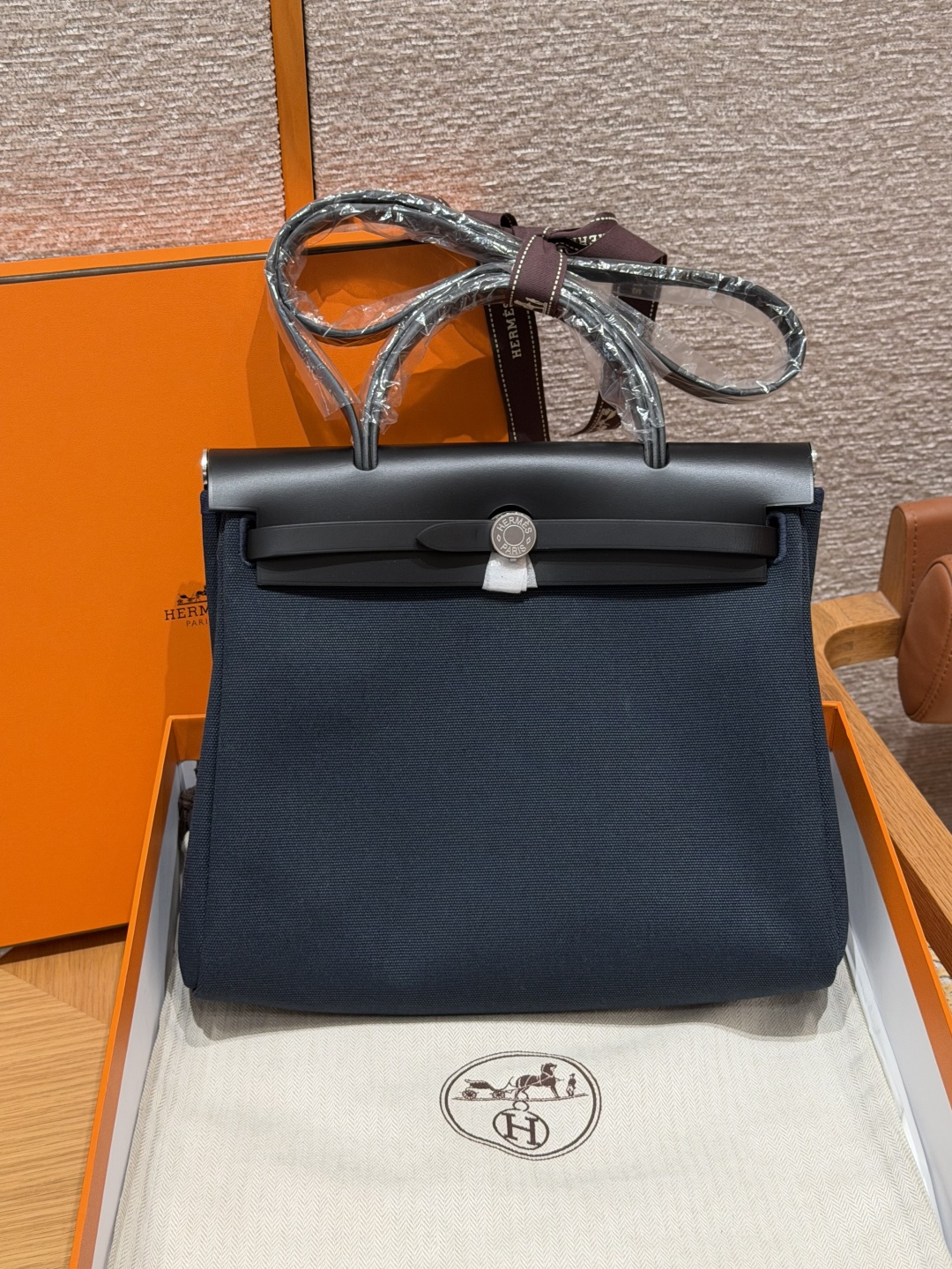 Herbag canvas and leather saddle nail lock foldable handle shoulder strap