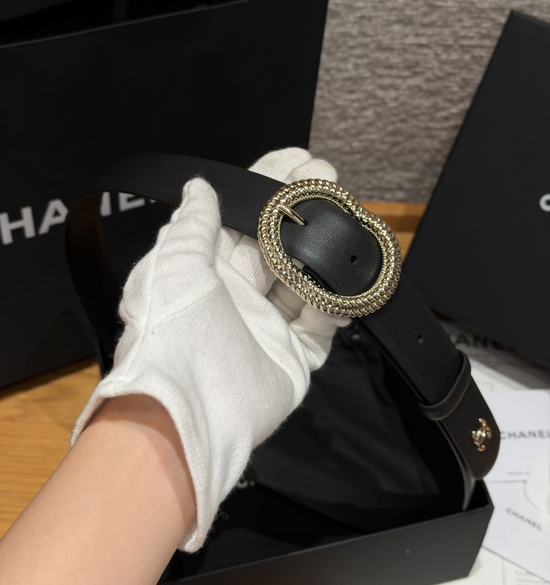 香家✨ Leather belt 30mm皮质腰带这款是香香25/26早春度假系列3.0cm腰带，采用光