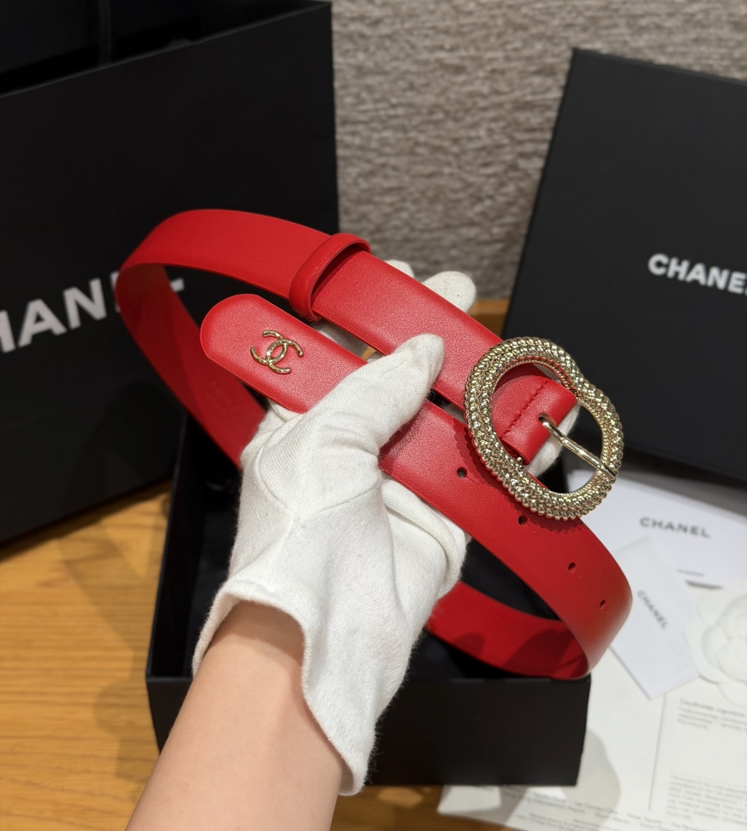 香家✨ Leather belt 30mm皮质腰带这款是香香25/26早春度假系列3.0cm腰带,采用光 香家✨ Leather belt 30mm皮质腰带这款是香香25/26早春度假系列3.0cm腰带,采用光