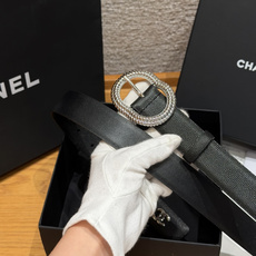 香家✨ Leather belt 30mm皮质腰带这款是香香25/26早春度假系列3.0cm腰带,采用光 香家✨ Leather belt 30mm皮质腰带这款是香香25/26早春度假系列3.0cm腰带,采用光