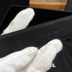 香家✨ Leather belt 30mm皮质腰带这款是香香25/26早春度假系列3.0cm腰带,采用光 香家✨ Leather belt 30mm皮质腰带这款是香香25/26早春度假系列3.0cm腰带,采用光