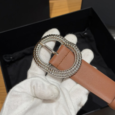 香家✨ Leather belt 30mm皮质腰带这款是香香25/26早春度假系列3.0cm腰带,采用光 香家✨ Leather belt 30mm皮质腰带这款是香香25/26早春度假系列3.0cm腰带,采用光