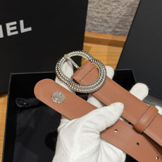 香家✨ Leather belt 30mm皮质腰带这款是香香25/26早春度假系列3.0cm腰带,采用光 香家✨ Leather belt 30mm皮质腰带这款是香香25/26早春度假系列3.0cm腰带,采用光