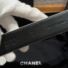 香家✨ Leather belt 30mm皮质腰带这款是香香25/26早春度假系列3.0cm腰带,采用光 香家✨ Leather belt 30mm皮质腰带这款是香香25/26早春度假系列3.0cm腰带,采用光