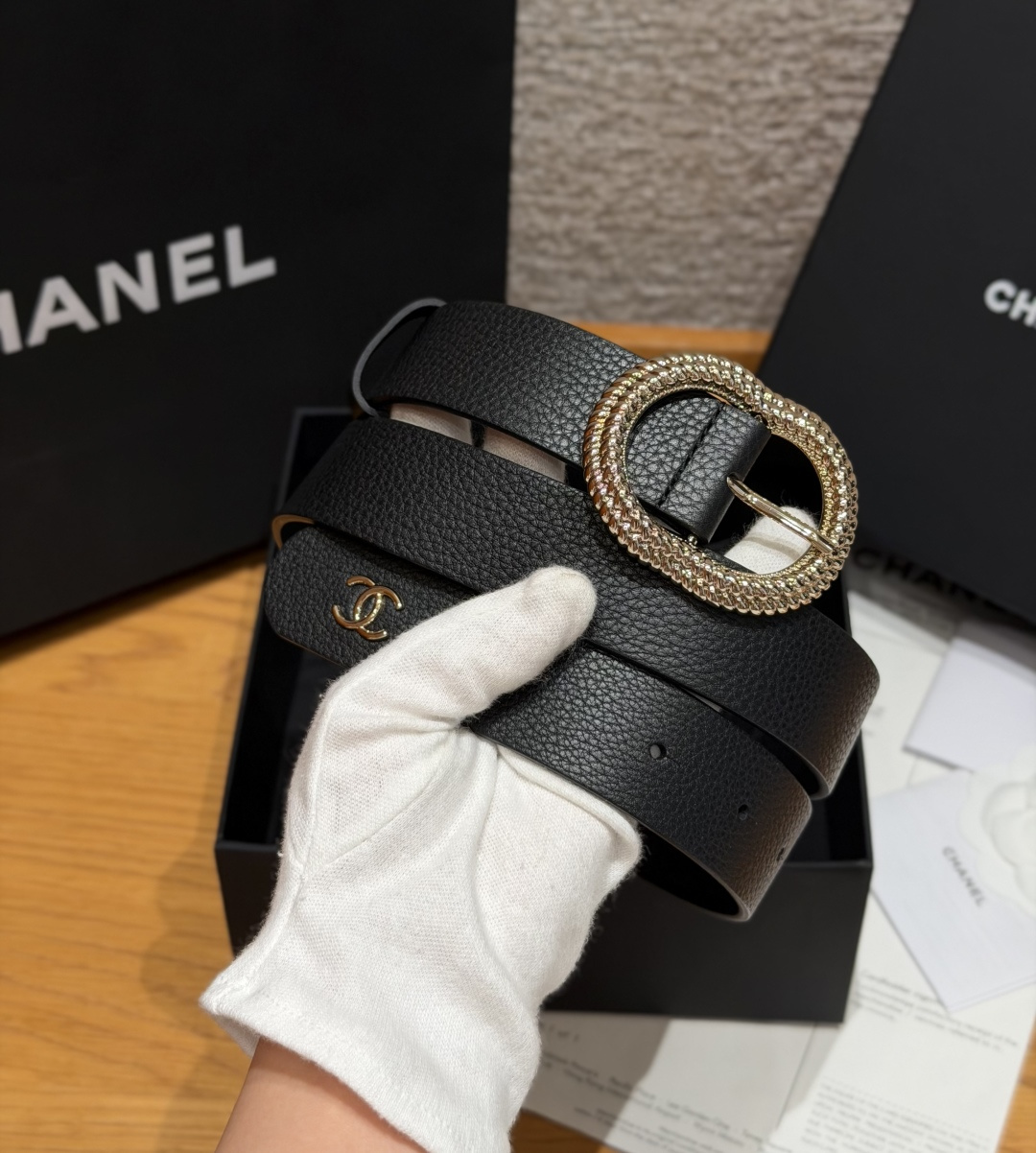 香家✨ Leather belt 30mm皮质腰带这款是香香25/26早春度假系列3.0cm腰带,采用光 香家✨ Leather belt 30mm皮质腰带这款是香香25/26早春度假系列3.0cm腰带,采用光