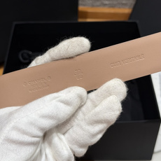香家✨ Leather belt 30mm皮质腰带这款是香香25/26早春度假系列3.0cm腰带,采用光 香家✨ Leather belt 30mm皮质腰带这款是香香25/26早春度假系列3.0cm腰带,采用光