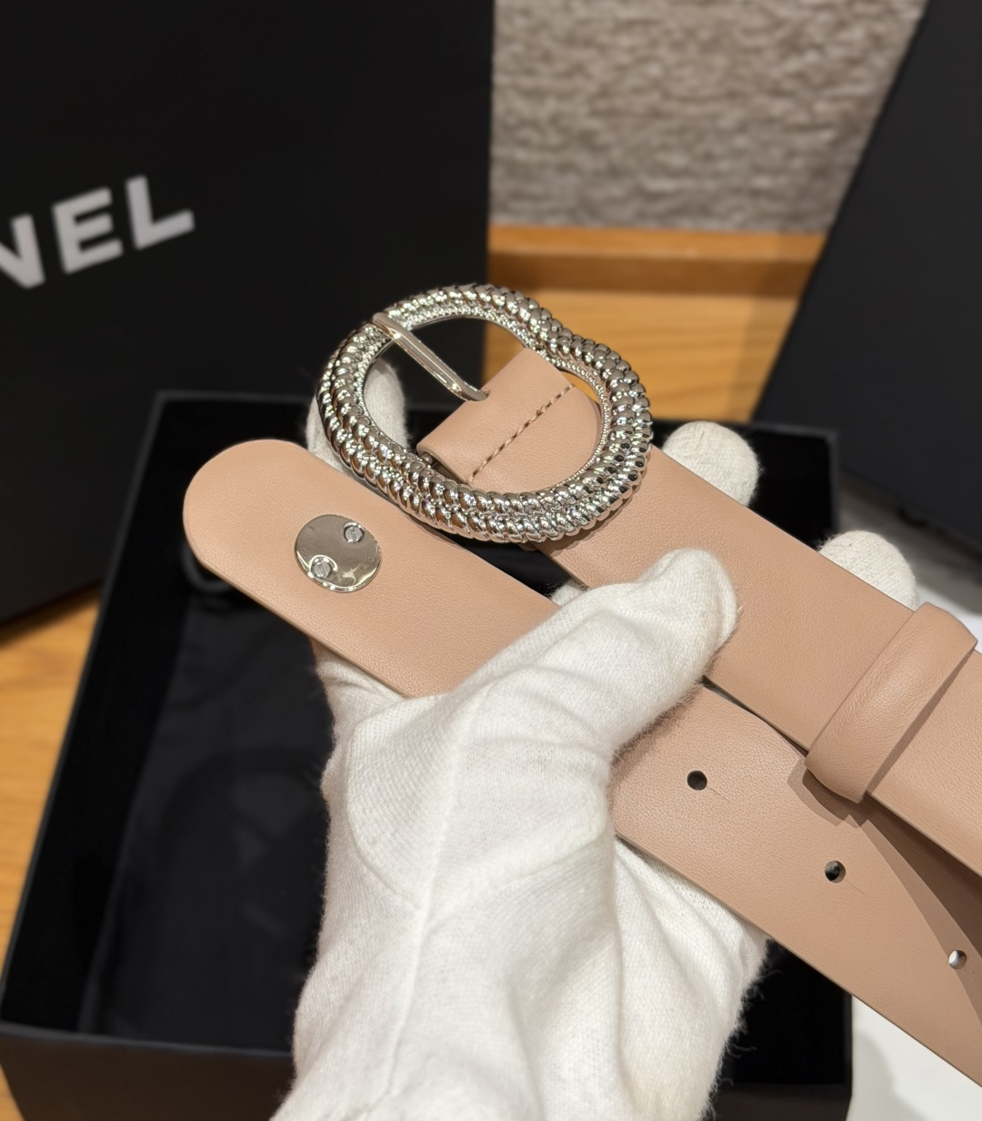 香家✨ Leather belt 30mm皮质腰带这款是香香25/26早春度假系列3.0cm腰带，采用光
