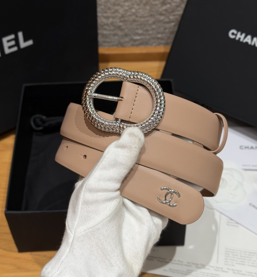香家✨ Leather belt 30mm皮质腰带这款是香香25/26早春度假系列3.0cm腰带，采用光