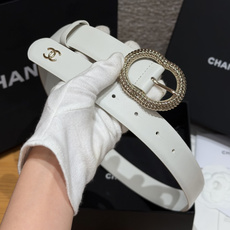 香家✨ Leather belt 30mm皮质腰带这款是香香25/26早春度假系列3.0cm腰带,采用光 香家✨ Leather belt 30mm皮质腰带这款是香香25/26早春度假系列3.0cm腰带,采用光