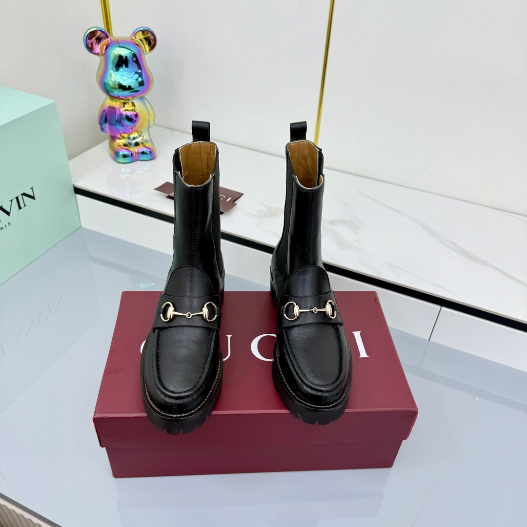NO:489492,New version of Gucci GUCCI versatile straps Martin boots, heel height 5cm, fabric top layer cowhide inner/foot pad sheepskin. The outsole is made of foam large sole material, color black / size 35-41, boots, gucci, gucci, boots, cowhide, sheepskin19860909新版古驰GUCCI百搭绑带马丁靴 跟高5cm 面料头层牛皮 内里/垫脚羊皮里. 大底是发泡大底材质 颜色黑色 / 码数35-41,靴子,gucci,gucci,boots,cowhide,sheepskin,Women's Shoes