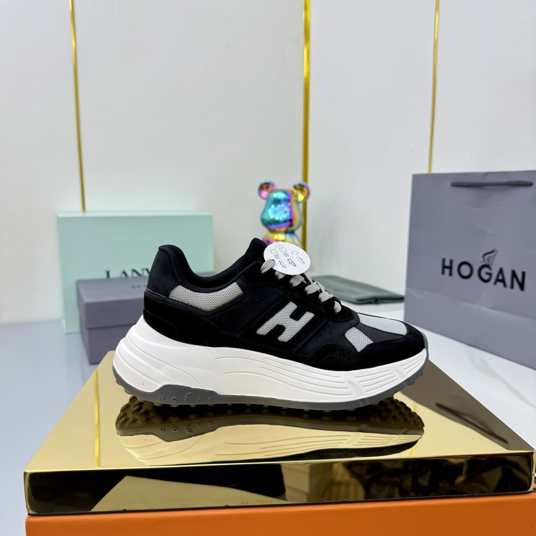 NO:489472,, 40 HOGAN Hogan, a new couple model, will definitely explode, H-STRIPES series couple model, thick-soled dad shoes, airship shoes, casual sports shoes. The top version is purchased and developed to make this H-STRIPES series sports shoes adopt a contrasting color, high elastic thick sole height enhancement design, which makes the whole shoe feel new and energetic, shuttle style, seize the focus of sight, and set off a modern urban trend. Original custom imported cowhide material, original imported lining original imported breathable net, sole exclusive mold opening ultra-light and high elastic material, the sole is about 4.5cm thick, size 36-44, (35/45 custom made without return or replacement), casual shoes/sports shoes, hogan, sneakers, cowhide19860909,男40 HOGAN·霍根 新款情侣款转图必爆 H-STRIPES系列情侣款厚底老爹鞋飞艇鞋休闲运动鞋. 顶级版本原版购入开发做货 此款H-STRIPES系列运动鞋采用撞色高弹厚底增高设计,令整鞋焕发新意活力,穿梭型格畅想,抢占视线焦点,再掀现代感都市风潮. 面料原版定制进口牛皮材质 内里原版进口透气网 鞋底独家开模超轻高弹材质 底厚约4.5cm 码数女36-44,（35/45定做不退不换）,休闲鞋/运动鞋,hogan,sneakers,cowhide,Women's Shoes