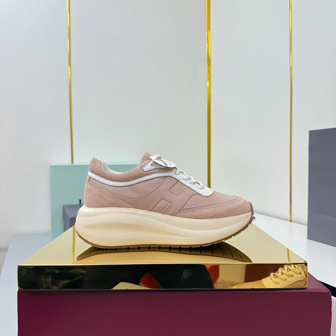 NO:559248,Tom's 2025 new style [TOM FORD] American retro light luxury couple size 35-41 TOM FORD designer used to be the designer of G888, from American brand, trade list, rare in China, not easy to hit the style  Wear it from spring and summer to autumn and winter, crossing the temperature difference limit and being able to control various styles. The upper is made of a variety of special materials and cowhide leather. The classic contrasting colors are casual and versatile. The interior is made of imported towels, which are sweat-absorbent and comfortable. The multi-layer outsole design is the top priority. It extremely tests the craftsmanship requirements. Wearing it will directly make you 60mm taller. Top original quality, support comparison at counters  Various color factories continue to update the official website simultaneously...36-41 fixed size (non-refundable and non-exchangeable)) If you transfer the picture, it will be popular. Casual shoes/sports shoes, tom ford, sneakers, cowhide19860909汤姆2025新款【TOM FORD】美国复古轻奢 情侣款size35-41TOM FORD设计师曾经是古888驰的设计师,来自美国品牌,贸易单,国内罕见,不易撞款 春夏穿到秋冬,跨越温差限制,又能驾驭各种风格,鞋面由多种特殊材和牛皮牛京拼接而成,经典撞色休闲百搭.内里为进口毛巾,吸汗舒适,多层大底设计是重中之重,极度考验工艺要求,穿上直接让你增高60mm 顶级原单品质,支持专柜比对 各种颜色工厂持续同步官网更新…36-41定码不退不换）转图必爆.,休闲鞋/运动鞋,tom ford,sneakers,cowhide,Women's Shoes