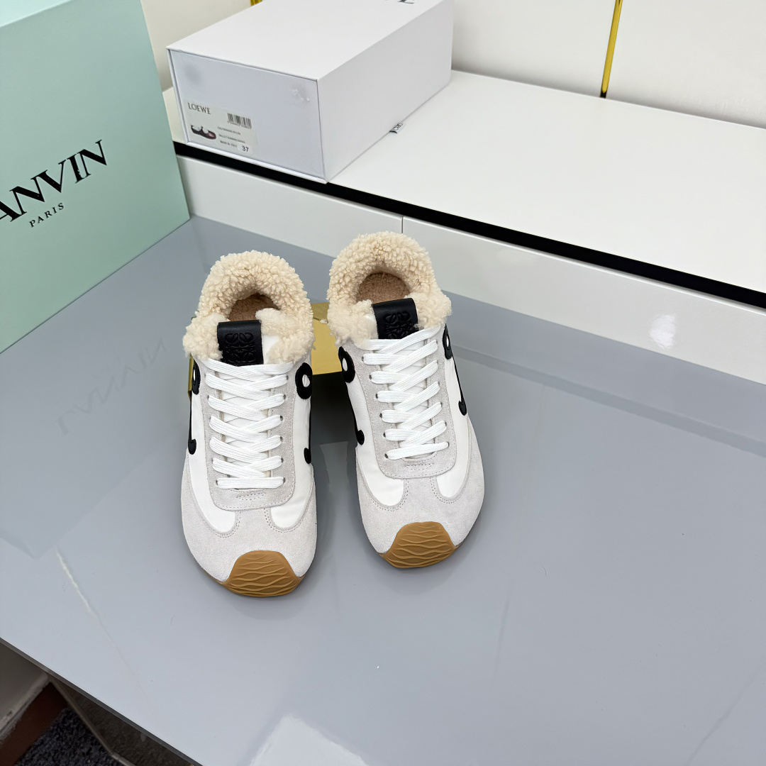 NO:559226,Decorative buckle Maoli new style for autumn and winter, same style as Wang Yibo!  Loewe Ballet Runner 2.0 sports shoes for couples, moral training shoes, new color matching retro series running shoes, standard sizes for women 35–40, men’s sizes 39-45, casual shoes/sports shoes, loewe, loewe, sneakers19860909装饰扣 年秋冬毛里新款,王一博同款！ 情侣款Loewe罗意威Ballet Runner2.0运动鞋德训鞋 全新配色复古系列跑鞋 标准码数女码 35–40 男码39-45,休闲鞋/运动鞋,loewe,loewe,sneakers,Women's Shoes