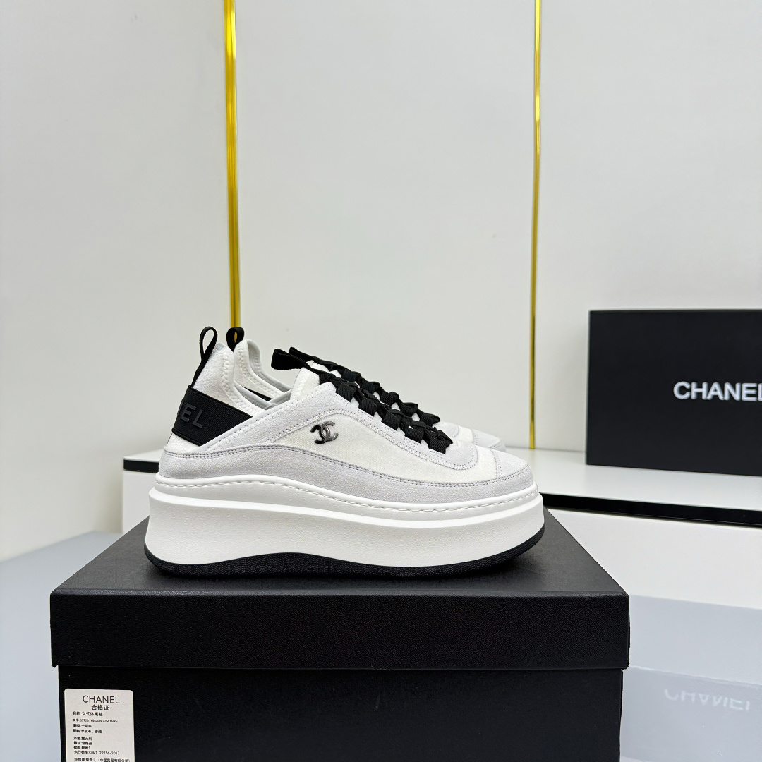 NO:576729,Women's size Chanel casual thick-soled height-increasing shoes - 2025 counter top casual sports shoes. This classic design; the upper is electro-embroidered with a variety of techniques;  Original TPU combination outsole, counter boutique packaging, complete set of women's 35-41, casual shoes/sports shoes, chanel, chanel, sneakers, cowhide19860909女码 Chanel香奈儿休闲厚底增高鞋——2025专柜顶级休闲款运动鞋 这款经典设计；鞋面多种工艺电绣的风格；大底却时尚运动；不平凡的拥入了多种配色元素…… 多元化混搭非常好看百搭,休闲,时尚,运动,户外都能兼顾…… Go 材料 鞋面采用 原版进口头层丝绸牛皮+原版防水布+原版头层牛皮 内里采用 原版羊里+网 大底根据 原版TPU组合大底 专柜精品包装全套女35–41,休闲鞋/运动鞋,chanel,chanel,sneakers,cowhide,Women's Shoes