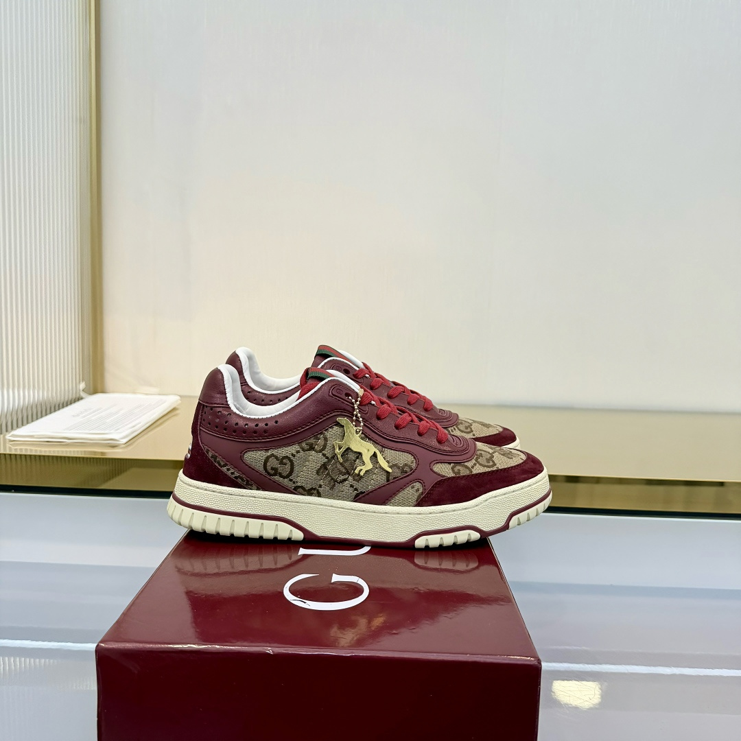 NO:694258,Top version for women and men Gucci Latest GG series casual sports shoes sneakers GUCCI GG series sports shoes classic brown canvas + leather stitching, red and green stripes on the side are very recognizable. It is OK for daily casual wear!  The sole is made of rubber material, comfortable and wear-resistant, comes with original packaging box and dust bag, classic GUCCl elements, fashionable purchase, a must-have for trendy people. Exquisite packaging at the delivery counter. Fabric: Original custom imported first-layer cowhide. Customized imported sheepskin lining on the sole. Original molded non-slip Tpu outsole. Bottom thickness 2.5CM. Size: Couple style 35-41  39-45～45 custom-made, non-returnable, casual shoes/sports shoes, gucci, gucci, sneakers, cowhide, sheepskin19860909顶级版本女男款 Gucci古驰 最新GG系列 休闲 运动鞋 球鞋 GUCCI GG系列运动鞋 经典棕色帆布+皮革拼接,侧面红绿条纹超有辨识度.日常休闲穿搭都很OK！鞋底橡胶材质,舒适耐磨,附原包装盒和尘袋,GUCCl经典元素,时尚买用,潮 人必入 配送专柜精美包装 面料:原版定制进口头层牛皮 内里定制进口羊皮里 鞋底原版开模防滑Tpu大底 底厚2.5CM Size : 情侣款35-41 39-45～45定做不退换,休闲鞋/运动鞋,gucci,gucci,sneakers,cowhide,sheepskin,Women's Shoes