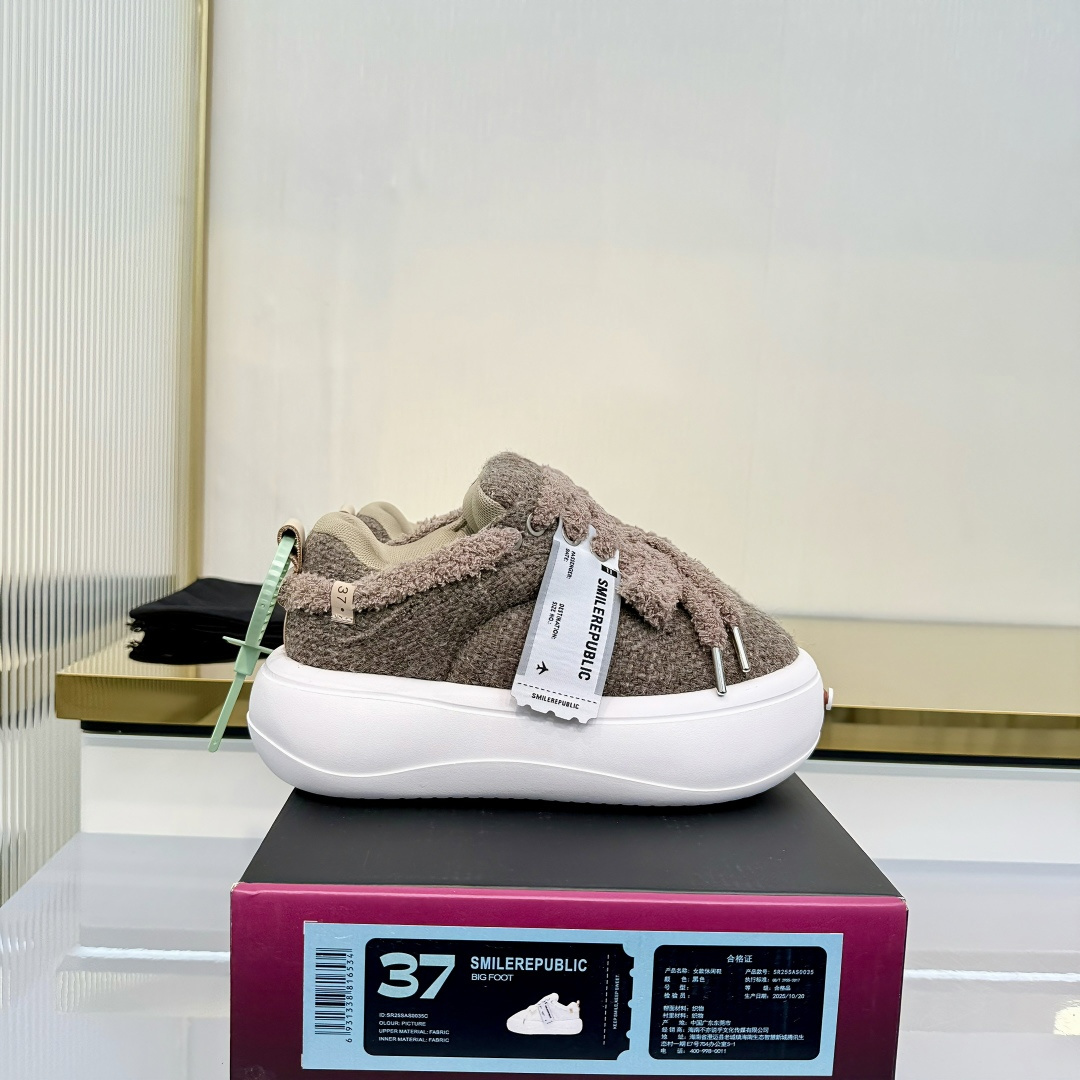 NO:706787,Female, male, male and female sizes for couples!  Bread shoes, cute shoes, version upgrade, new beggar shoes on the shelves SMILEREPUBLIC thick-soled open smile canvas shoes series, the same style for Tan Jianci, Li Chen, Xu Lu, Cheng Xiao, Wang Feifei, with 'SMILE' as the source of inspiration. Mainly soft canvas design with cut wool tassels and unique weaving techniques. Size 35-40 40-45, casual shoes/sports shoes, sneakers19860909女 男 男女码情侣款！面包鞋,萌萌鞋 版本升级 新款乞丐鞋上架 SMILEREPUBLIC 厚底开口笑帆布鞋系列 檀健次,李晨,徐璐,程潇,王霏霏同款,以“SMILE”为灵感来源 主打柔软的帆布设计 有裁切的羊毛流苏与独特编织技艺 码数35-40 40-45,休闲鞋/运动鞋,sneakers,Women's Shoes