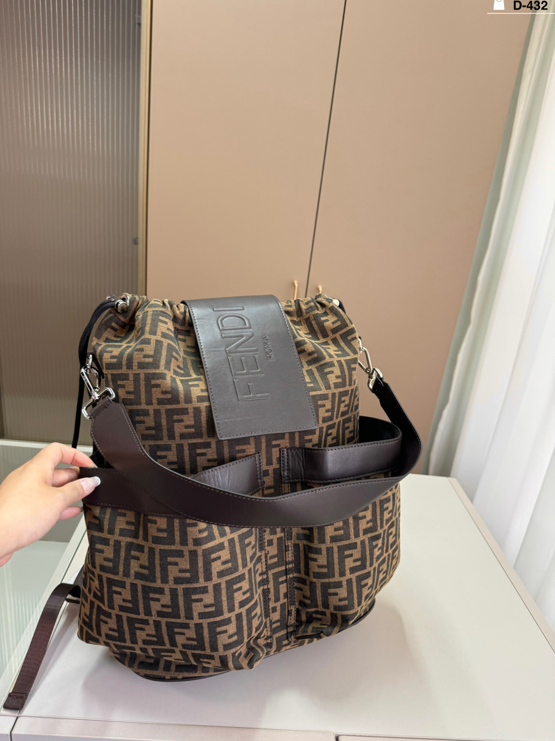 P285 | D-432 Size 35×44 | Fendi Backpack | Fendi Presbyopic Backpack Is Really Amazing | Large Capacity And A Retro Feel | It’s A Rare Model | Fendi Fendi | Backpack Sharing | Vintage Middle-aged