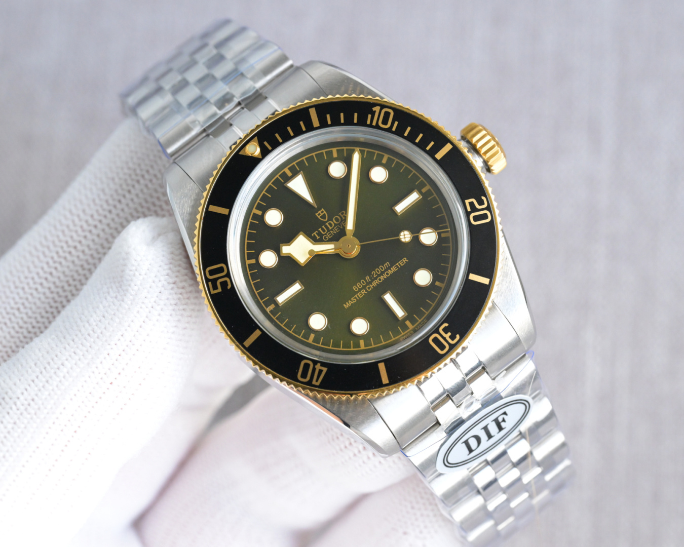 NO:383899,DIF Produced by DIF Factory Tudor TUDOR D9 Biwan series New products are launched. The limited edition of Harolds Anniversary of the UK limited edition of the world. DIF is carefully developed!  After a year of careful creation, it was finally released!  This bottom cover pattern has a very high technical content, requiring the use of imported equipment with high-precision laser scale to mark the etching, and the output is very low!  The gold part uses A-pole gold-plated surface to detect gold content, which is the gold-plated process on the market!  2824 Seagull movement uses Seagull custom-made first gear movement without gaps!  Diameter 41mm aluminum ring strap with angle guide angle polishing and grinding without cutting!  Tif's new Tudor quilt can be finely adjusted internally. The best luxury recommendation for gifts, please be sure of DIF's exclusive quality, gold plating19860909DIF 出品  DIF Factory 帝舵 TUDOR D9 碧湾系列 新品上市 英国哈罗德周年纪念限量版全球限量枚 DIF用心研发！历时一年精心打造,终于面世！此款底盖图案技术含量极大需使用进口设备高精度激光刻度打刻产量非常低！ 金色部分采用A极镀金表面可检测含金也就是市面上的包金工艺！2824 海鸥 机芯采用海鸥定制一档机芯无空档！直径41mm 铝材质圈口表带导角精抛打磨不割手！ Tif新款帝舵表扣扣子内部可微调 送礼最佳奢华推荐请认准DIF独家品质,,gold plating,Watch