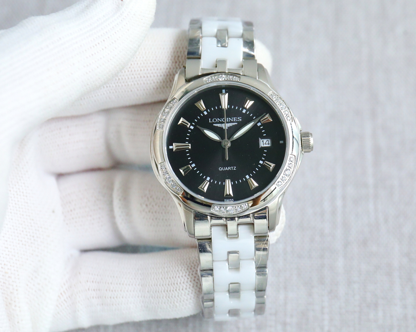 NO:384145,White, gold, ceramic 20 Longines Women's Watch XT2 Original imported quartz movement Mineral glass mirror 316L stainless steel case diameter men 40mm women 30mm thick 8mm If today's sunlight stops its dazzling light, then your smile will illuminate my whole world. The best luxury recommendation for gifts please be sure of exclusive quality, longines19860909白、金,陶瓷20 浪琴 女士腕表XT2 原装进口石英机芯 矿物质玻璃镜面 316L精钢表壳直径男40mm女30mm 厚8mm如果今天的阳光停止了它耀眼的光芒.那么你的一个微笑,将照亮我的整个世界 送礼最佳奢华推荐请认准独家品质,,longines,Watch