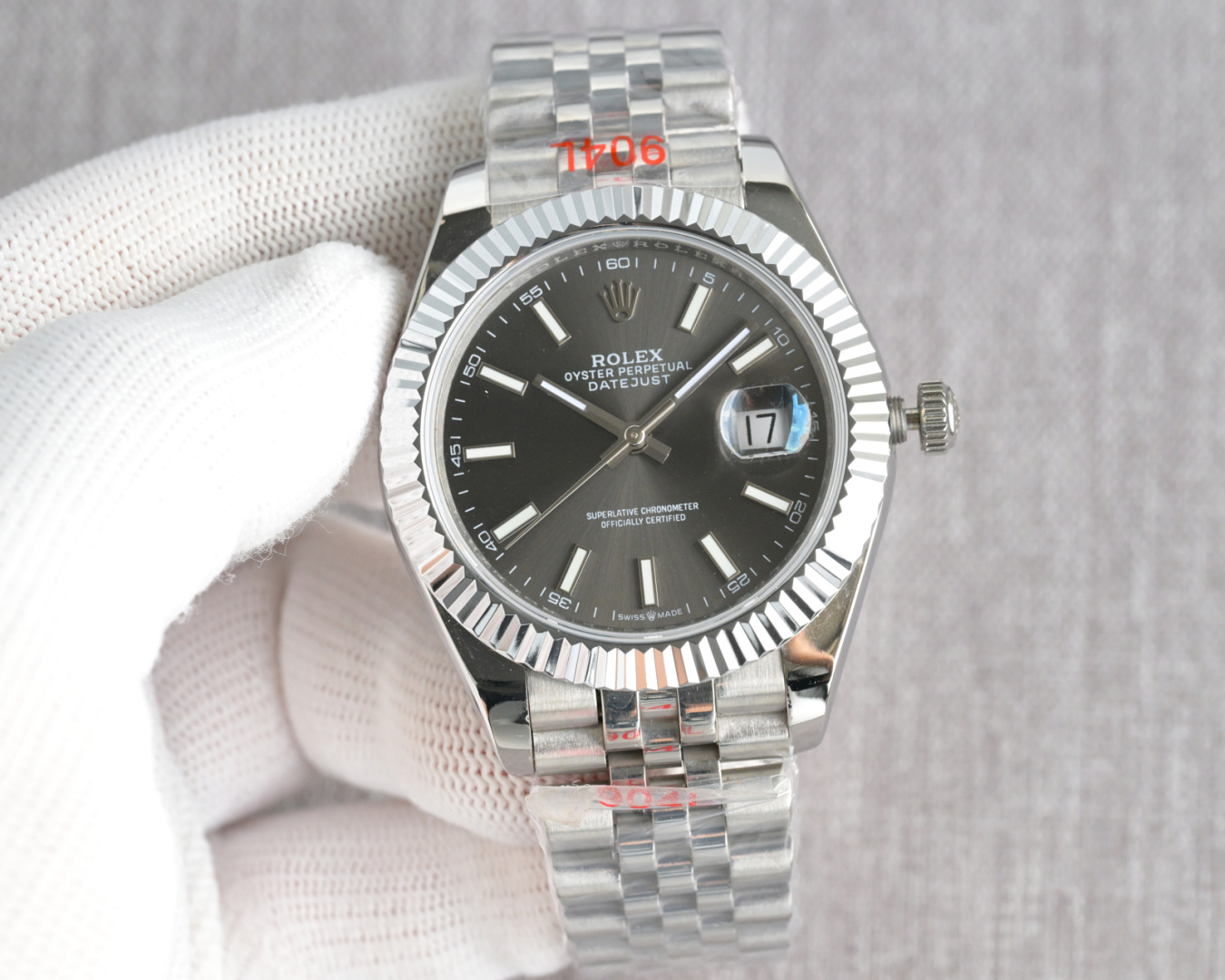 NO:385369,C-brand Produced by White Gold CLEAN Factory ROLEX Rolex 41mm Log Series RZ2 Super Boutique Replica, Hot!  A truly original and authentic replica of the one-to-one!  Welcome to PK and compare!  Break through the limit!  The wonderful details of the entire watch are as follows: 1 The literal pointer luminous uses Swiss luminous, just like the original version, luminous and bright. 2. The entire watch is made of 904L stainless steel!  The case and strap are copied 1 to 1, and the details are perfectly restored to the authentic product!  Connection between the strap and the case cover!  Cuff logo!  Especially excellent!  Comfortable with a touch!  3. Use 7 super high-cost original authentic alternative surfaces!  High-precision pot-shaped dial with original Swiss luminous combination studs and needles!  He is as beautiful as a flower!  The inside and the inside are the same 4. Adopt Dandong 2824 movement!  Walk accurately and have strong kinetic energy!  Calendar printing!  Super high quality log watch!  Worth your possession!  Only a small quantity arrives!  First served!  The best luxury recommendation for gifts, please identify the exclusive quality of CLEAN, Rolex19860909C标 出品 白 金 CLEAN Factory ROLEX 劳力士41mm日志系列 RZ2超级精品复刻 火爆来袭！ 真正原装正品一比一的复刻！欢迎来PK对比！ 突破极限！整表的精彩细节如下: 1字面指针夜光采用瑞士夜光,跟原版一样,夜光明亮. 2.全表釆用904L精钢材质！表壳与表带1比1复制,细节完美还原正品！表带和壳套处的联接！表扣logo！特别优秀！配带感舒适！ 3.采用7种超高成本的原装正品级代用表面！高精密的锅盖形表盘搭配原装瑞士夜光的组合字钉和表针！真是貌美如花！表里如一 4.采用丹东2824机芯 ！走时精准,动能强悍！日历印刷！ 超高品质的日志手表！值得你拥有！ 只有少量到货！先抢先得！ 送礼最佳奢华推荐请认准C厂CLEAN独家品质,,rolex,Watch