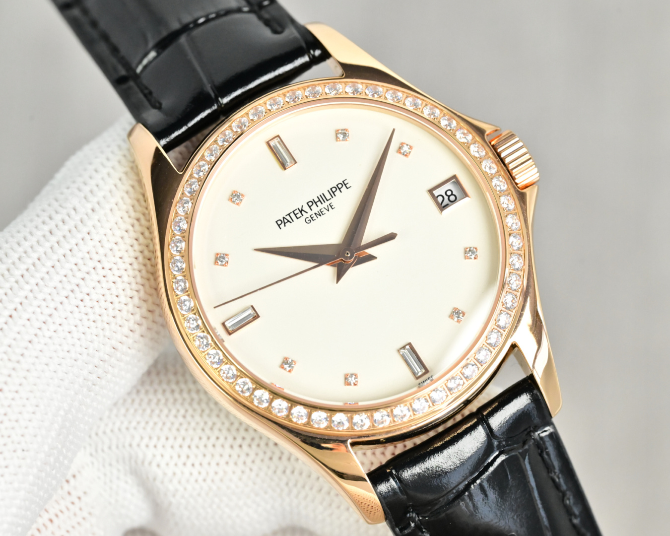 NO:641170,GR produced white case, gold case, 50 diamonds GR Factory PP Patek Philippe PP Classic Series JL5 Sincerely, it shockingly launches the representative work of fine aesthetics - Patek Philippe Classic Series - 5127 [Wonderful details] The watch size is 37mm  2. The scales and hands are enhanced with the latest precious metal plating technology, which makes the effect even better!  3. 'Pot lid type' slightly convex watch mirror, the same version as the original, with transparent effect and clear time telling. Use customized version of Cal.324 - thinner, more stable, more like. [Strap] Classic Italian calfskin strap, clear texture, high quality. The pin buckle is neatly polished and bright, universal and original without pressure. It is so noble, classic and timeless, once you have it, you can't ask for anything else. For the best luxury gift recommendation, please look for the exclusive quality of GR, patek  philippe,cowhide19860909GR 出品 白壳 金壳 钻50 GR Factory PP 百达翡丽 PP 古典系列JL5 心诚所致,震撼推出精细美学代表之作——Patek Philippe古典系列——5127【精彩细节】腕表尺寸37mmX9.5mm 薄而有质 1.表壳慢工出细活,极致打磨,独家还原出正品的完美比例和特有质感. 2.刻度,指针采用最新的贵金属电镀技术加持,效果更佳出彩！ 3.“锅盖型”微凸表镜,版型与正品一致,效果通透,辨时清晰.采用定制版Cal.324——更薄,更稳,更像.【表带】经典意大利小牛皮表带,纹路清晰,质感上乘.针式表扣打磨齐整光亮,通用原装无压力. 高贵如斯,经典永恒,一旦拥有,别无所求.送礼最佳奢华推荐请认准GR独家品质,,patek philippe,cowhide,Watch