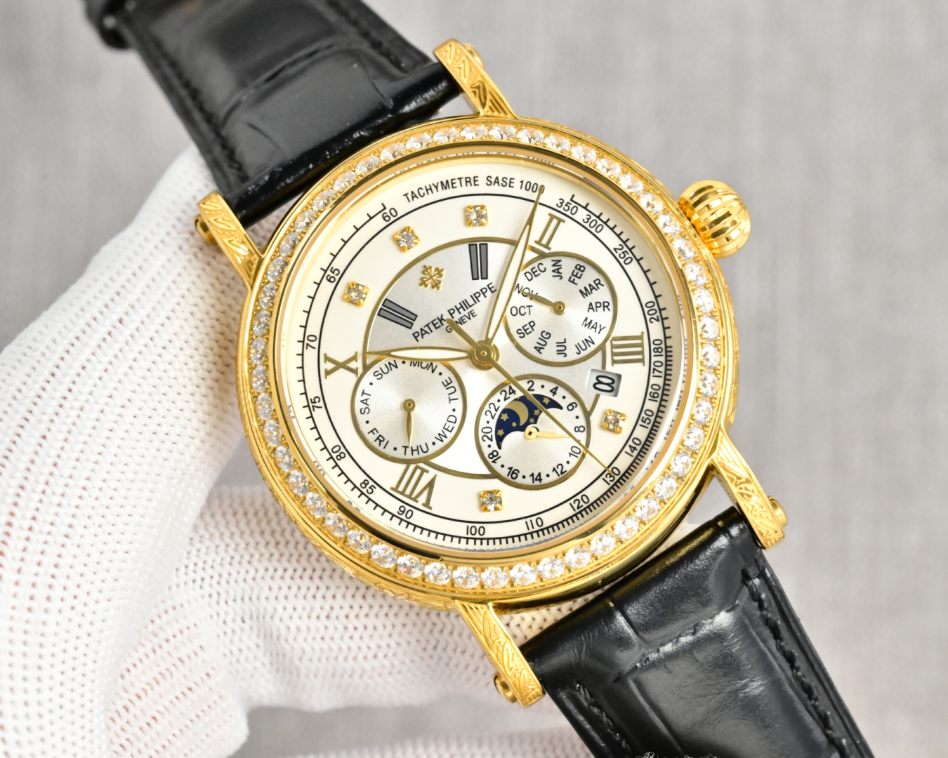 NO:641462,Produced by TW, the platinum TW Factory Patek Philippe P complex function series - pure handmade - carved watch - makes a stunning debut. The 42mm diameter is suitable for the public male hand, very business or leisure. The entire watch case is hand-engraved with patterns, which has a strong visual impact, is unforgettable, and the physical texture is more beautiful. PP  1. Equipped with imported multi-functional movement [non-market ordinary domestic movement] (zero repair) function (24 hours, week/star/month), this watch has a power reserve of 38-48 hours. 2. Imported 316L stainless steel, using 18k quality furnace vacuum plating!  3. Paired with exclusive customized square scale cowhide strap. 4. Wear-resistant and scratch-resistant sapphire glass mirror!  530 meters waterproof level. Patek Philippe is simple but not simple!  The quality of the actual shooting is the same!  Luxurious and exquisite recommended men’s multifunctional mechanical watch. The best luxury recommendation for gift giving, please look for TW’s exclusive quality, patek philippe, cowhide19860909TW 出品 白金  TW Factory 百达翡丽 Patek Philippe P复杂功能系列-纯手工-雕花腕表-惊艳登场,42毫米的表径适配大众男性手寸,非常商务可亦休闲.整表表壳手工雕刻花纹,视觉冲击力强,令人过目不忘,实物质感更加优美. PP 1搭配进口多功能机芯【非市场普通国产机芯】（零返修）功能（24小时,星期/星辰/月份）此腕表拥有38-48小时动力储备. 2进口316L精钢,采用18k品质炉内真空电镀！ 3搭配独家定制方形鳞纹牛皮表带 4耐磨防刮蓝宝石玻璃镜面！ 530米生活防水等级. 百达翡丽（Patek Philippe） 简约而不简单！实物拍摄品质如一！奢华精致推荐男士多功能机械腕表 送礼最佳奢华推荐请认准TW独家品质,,patek philippe,cowhide,Watch