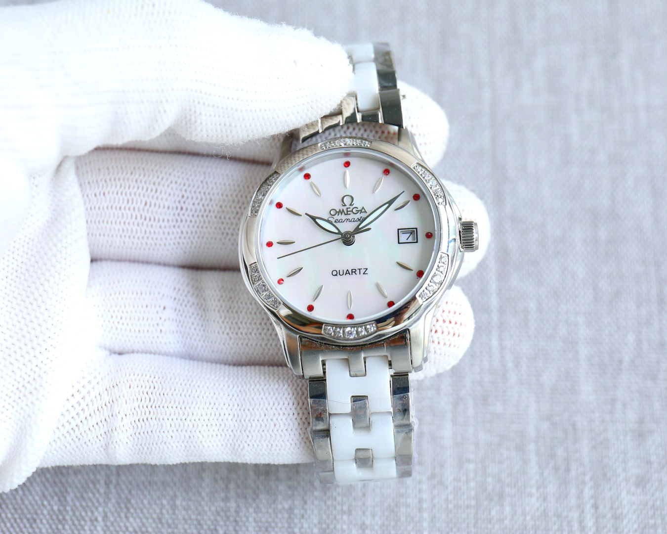 NO:725751,White leather, rose gold, ceramic strap, Omega OMEGA must-have quartz watch for goddesses  〕The best luxury gift recommendation, please look for the exclusive quality, omega19860909白皮 玫瑰金 陶瓷带 欧米茄 OMEGA 女神必备石英腕表 XT2 进口石英机芯,蓝宝石玻璃镜面,3度防水,316精钢镶钻表壳,可以搭配精钢结合陶瓷表带或者真皮表带.尺寸【34mm*10mm】〔『 欧米茄 女神必备款,超高性价比,零返修,强烈推荐』实物拍摄用心,所以更完美 〕送礼最佳奢华推荐请认准独家品质,,omega,Watch