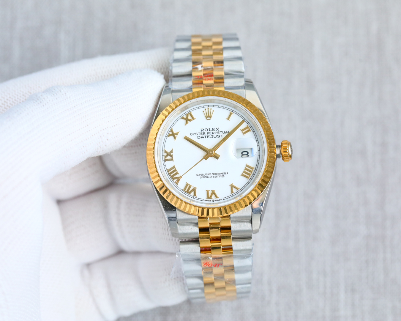 NO:725878,Produced by Factory C, machine teeth white, rose gold, 50 diamonds, steel belt electroplating without white leakage, rose gold 1550 between teeth rings, rose gold 1600 between diamond rings, CLEAN Factory details, latest model, most cost-effective clean factory/C factory, Rolex ROLEX log series 36mm WA1 is newly launched, customized version, one watch, one code, popular style, diameter 36mm log ①: Equipped with one-to-one super integrated movement  The calendar function can be adjusted back, and the movement decoration is free of lag. The movement is very stable. ②: The entire watch is made of 904L stainless steel / matched with AR factory steel belt and IP vacuum electroplated platinum tooth ring / free replacement for fading, the dog tooth ring is the only correct size!  ③: The sunray pattern on the dial is infinitely close to the original, especially green!  Mint green color matching!  ④: The only calendar font matching in the market. Follow up to compare the authenticity of the fonts one by one for numbers 1-31. ⑤: The only one that can achieve luminous hands/luminous nails with the same color because they are processed by third-party factories + self-purchased Swiss c1+c3 luminous powder. ⑥: nails/crown mark nails are fully platinum electroplated.  ⑦: The latest version, quality assurance, please make sure to clean, the latest log style, customize one watch with one code, watch code 6R87Y755, make sure the latest buckle code is 'F6U', clean the latest back cover pattern label!  The most cost-effective style, popular style. Although there are not many clean styles, almost all styles are high-quality. It completely solves most of the pain points of journaling in the world. It is only born for the ultimate. clean-datejust. The best luxury recommendation for gifts. Please look for the exclusive quality of C factory clean, rolex19860909C厂出品 机牙白 玫金 钻50 钢带电镀不漏白 牙圈间玫金1550 钻圈间玫金1600 CLEAN Factory 细节图最新款 最高性价比clean厂/C厂 劳力士 ROLEX 日志系列36mm WA1最新推出,定制版一表一码,热门款式直径36mm日志 ①:搭载一比一超级一体机芯 可回调日历功能,无卡度机芯装饰 机芯及其稳定 ②:整表904L精钢 /搭配ar厂钢带 以及ip真空电镀铂金牙圈 /掉色免费更换,狗牙圈唯一对版尺寸！ ③:表盘太阳纹无限接近原装 铽别是绿色！薄荷绿颜色对版！ ④:全市场唯一日历字体对版 后续1-31号挨个字体真假对比 ⑤:唯一做到指针夜光/字钉夜光 做到同色 因为都是第三方工厂加工+自购瑞士 c1+c3夜光粉 ⑥:字钉/皇冠唛头钉 全白金电镀处理 ⑦:最新版本,品质保证,请认准clean,最新日志款式,定制一表一码,腕表编码6R87Y755腕表认准最新表扣编码为“F6U”,clean最新后盖图案标签！最高性价比款式,热门款式 虽然clean的款式不多 但是几乎款款均为精品 彻底解决世面上的大部分日志痛点,只为极致而生 clean-datejust 送礼最佳奢华推荐请认准C厂clean独家品质,,rolex,Watch