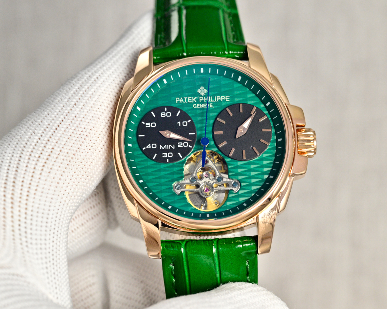 NO:741788,White leather rose leather Patek Philippe boutique men's watch P is carefully crafted, with a special layout of separated needles, equipped with a multi-functional fully automatic mechanical movement, top-grade 316 stainless steel case, imported calfskin strap, mineral super mirror, size 42x13mm noble model, gentleman style, symbol of status, show your unique taste! The best luxury recommendation for gift giving, please look for exclusive quality, patek philippe, cowhide19860909白皮 玫皮 百达翡丽(Patek Philippe 精品男士腕表P精雕细琢,特殊布局分离针设计,搭载多功能全自动机械机芯,顶级316精钢表壳,进口小牛皮表带,矿物质超强镜面,尺寸42x13mm尊贵典范,绅士风范,身份的象征,展现你的独特品味！送礼最佳奢华推荐请认准独家品质,,patek philippe,cowhide,Watch