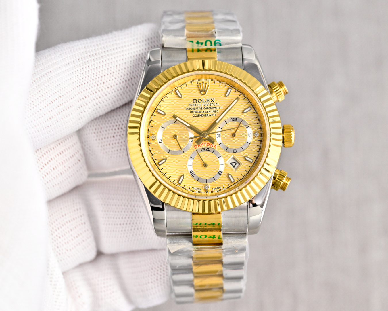 NO:741830,Produced by TW, platinum, TW Factory, the annual new model is strongly recommended. Classic Diary Series - Multi-Function Watch. The highest anti-watch version of Rolex. Complex series six-pin men's watch [Love] Hot model [Love] Multi-function watch P 1 is equipped with an original imported day, month and moon phase kinetic energy function movement mechanical watch!  2 The dial uses classic and exclusive high-end luxury ribbing to highlight the luxurious temperament of this watch [呲呲] 3 The strap uses imported 316 steel strap watch!  4. The watch mirror adopts double sapphire mirror!  5 see-through bottom cover!  6 Diameter 41 mm, thickness 10 mm!  The watch function integrates day/month/date/moon/sun and other functions into one. It is the true standard of the best men's business watch!  It is a representative work of high-end watches. It is produced with honor and has a reputation of nobility. The details reveal the nobility of men, excellent taste, great craftsmanship, and the atmosphere is comparable to the original products!  The appearance and appearance are the same. Unique and original gifts. The best luxury recommendation. Please look for TW’s exclusive quality, rolex.19860909TW 出品 白 金 TW Factory 年度新款强力推荐 经典日志系列-多功能腕表 防表届最高版本劳力士 复杂系列六针男表[爱心]爆款[爱心] 多功能腕表P 1搭载原装进口星期月份月相动能功能机芯机械表！ 2表盘上采用经典独家高级奢华棱纹 突显出这款腕表的华贵气质[呲牙] 3表带采用进口316钢带腕表！ 4表镜采用双卜蓝宝石镜面！ 5透视底盖！ 6直径41毫米,厚度10毫米！ 腕表功能汇集星期/月份/日期/月亮/太阳等功能于一身,最佳男士商务腕表真正的标配！为高端腕表的代表之作 荣誉出品 尊贵彰显之美誉细节之处透露男士高贵,品位十分,匠心巨制 大气媲美原装货！表里如一 独具匠心送礼最佳奢华推荐请认准TW独家品质,,rolex,Watch