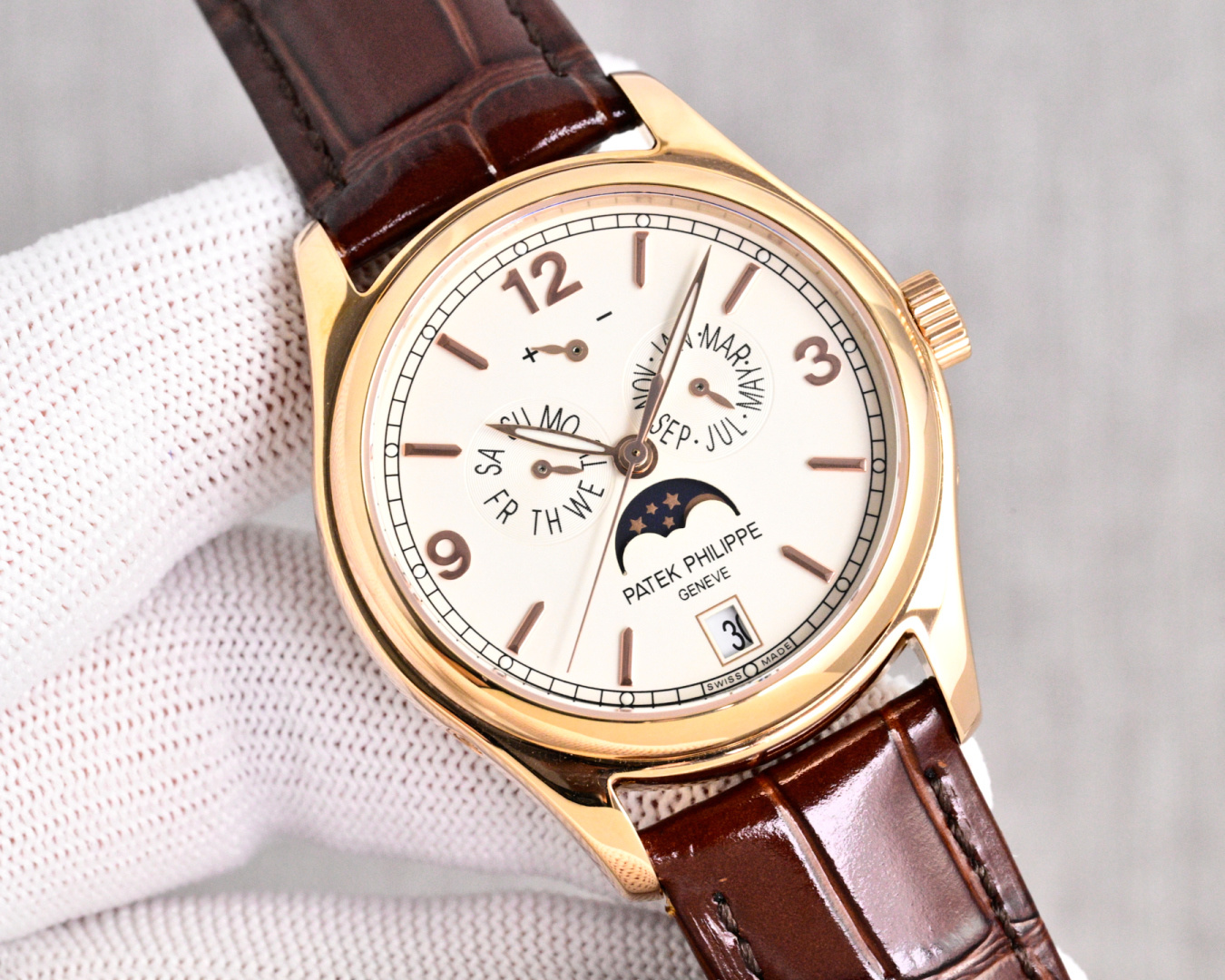 NO:765783,Produced by TW, white shell, gold shell, white diamond TW Factory [Official Wall Crack Recommendation Shocking Launch] Patek Philippe PP Complication Timepiece 5146/5147 Multifunctional Watch PT1 can be called the best among high-quality watches!  The diameter of the watch is 39 mm. As a men's watch, its dial is of medium size. The date indicator and month indicator are located on the left and right of the center of the dial, giving us a symmetrical aesthetic. The layout of the entire dial is generous and decent, including so many functions without making people feel complicated. The movement uses a customized version of Cal.324 S IRM QA  LU perfectly restores the many functions of the original product and provides a powerful time measurement function. The Italian cowhide strap and exclusive lantern buckle are suitable for wearing in any season, in any place, and by any professional, making the wrist more comfortable and letting the temperament bloom. This watch has a 30-meter waterproof function, which meets the daily life of the public and is a must-have watch for leisure and vacation.  Patek Philippe 5146/5147 can be said to be a masterpiece among watches. The ingenious conception of functions, reasonable layout of appearance, and superior movement performance all reflect Patek Philippe’s unique design, a classic work of art, and a perfect collection. Patek Philippe’s  Exclusive words: No one can own a Patek Philippe, we just keep it for the next generation. But I ask people who love watches, who doesn’t want to own a Patek Philippe? This may be the starting point or even the end point of many watch lovers’ original intention. If an opportunity appears in front of you, then cherish it!  Luxurious and exquisite recommended men’s multifunctional mechanical watch as a gift. The best luxury recommendation is to look for TW’s exclusive quality, patek philippe, cowhide19860909TW 出品 白壳 金壳 白钻  TW Factory【官方墙裂推荐 震撼推出】百达翡丽 PP 复杂功能时计5146/5147 多功能腕表PT1堪称腕表精品当中的精品！ 腕表直径为39毫米,作为一款男士腕表,它的表盘大小适中.日期指示盘和月份指示盘分别位于表盘中心的左右,为我们奉上对称的美感,整个表盘的布局大方得体,包括了如此之多的功能的同时,又不会让人觉得繁杂. 机芯采用定制版Cal.324 S IRM QA LU,完美还原正品诸多功能,提供了强大的时间衡量功能.意大利牛皮表带,专属的灯笼扣,任何季节,任何场所,任何职业人均适合佩戴,让手腕佩戴得更舒适,让气质绽放.此款腕表具有30米防水功能,满足大众日常生活,休闲度假必备腕表. 百达翡丽5146/5147可以说是腕表中的精品,功能方面的巧妙构思,外观上的合理布局,以及优越的机芯性能,无一不体现出百达翡丽的独特设计,一件经典的艺术品,一件完美的收藏品.百达翡丽的专属语谁都无法拥有一块百达翡丽,我们只是为下一代保管.但试问爱表之人,谁不愿意拥有一块百达翡丽呢,这或许是很多爱表之人初心的起点,甚至是终点.如果有个机会出现在你面前,那么就好好珍惜吧！奢华精致推荐男士多功能机械腕表送礼最佳奢华推荐请认准TW独家品质,,patek philippe,cowhide,Watch