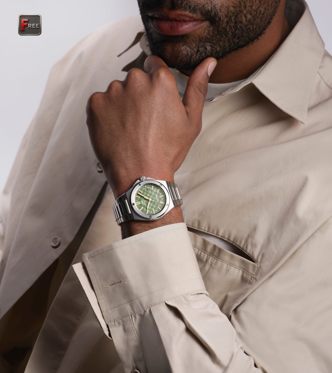 NO:821479,Produced by V7 V7 Factory Seven-Star Recommendation The Ingenieur MT3 strap uses CNC technology to make each section neat and smooth. The inner circle is detailed and the fork width is 5.5 mm. IWC launches a new generation of Ingenieur at Watches & Wonders Geneva. It is designed by Gérald Genta and returns to the classic design of Gérald Genta. Ref. 1832. 40mm  The case combines vertical brushing, circular brushing and mirror polishing processes, and the carefully reconstructed lines present a softer and smoother outline. The thickness is 10.7mm. The bezel is tightly fixed by 5 screws, and the lug details and H-shaped bracelet adopt a new more ergonomic design to fit the wrist more comfortably. The most special thing about the new work is that the dial reproduces the original Ingenieur SL  The 'grid' decoration used requires stamping on the iron dial base to form an intaglio pattern, which is then galvanized. The pattern consists of thin lines perpendicular to each other, which is stamped on the soft iron blank and then processed through an electroplating process. The pattern covers the entire inner area of the dial.  domain, while the outer area of the dial surrounding the minute scale remains smooth. The proportions of the IWC logo and its position on the dial have been carefully adjusted to ensure that it is closely aligned with the 'grid' pattern. The hour markers coated with luminous material ensure that they remain legible at night.  The dial adopts a three-hand layout, and the hour markers and seconds hand have also returned to the style of the 1970s. The 3 o'clock is the calendar window, and the 6 o'clock is the 'INGENIEUR' logo. The new original quick-release steel belt is molded, and the smooth edge on the side of the strap (at the corners of the watch sections) uses CNC technology to make each watch section neat and smooth. All structures are synchronized with the original ones, and their materials, workmanship, and wearing feel are synchronized with the original ones.  The Seagull 2892 movement is modified from the original 35111 automatic hammer, which is stable and durable, and the appearance details are the same as the Swiss version. Now on the market, please appreciate it. The best luxury recommendation for gift giving, please look for the exclusive quality of V7.19860909V7 出品 V7 Factory 七星推荐之 Ingenieur工程师腕表MT3表带侧面光边（表节转角处）使用了CNC工艺 使得每一个表节做到齐整流畅.内影圈细致.叉板宽度5.5毫米 IWC 在 Watches & Wonders Geneva 推出新一代 Ingenieur 工程师腕表,由杰罗尊达设计,回归复刻 Gérald Genta 年代设计的经典之作 Ref. 1832.  40mm 表壳融合垂直拉丝、环形拉丝及镜面抛光工艺,精心重构的线条呈现更柔和流畅的轮廓.厚度为10.7mm. 表圈由5颗螺丝紧紧固定,表耳细节及H形表链采用更符合人体工程学的新设计,能够更舒适贴合手腕. 新作最特别之处在于表盘再现原版 Ingenieur SL 使用的「网格」饰纹,制作时需要在铁质表盘底座上冲压形成凹雕纹路,再经过镀锌处理.该图案由相互垂直的细线组成,压印于软铁坯件后再经电镀工艺处理.该图案覆盖整个表盘内部区域,而环绕分钟刻度的表盘外部区域仍然保持光滑.IWC标识的比例及其在表盘上的位置经过精心调整,可以确保它与“网格”图案严密对齐.涂覆夜光材料的时标确保在夜间依然清晰易读 表盘采用大三针布局,时标和秒针同样回归了70年代的造型,3点为日历窗,6点则是「INGENIEUR」标志. 全新原装快拆快装钢带开模,表带侧面光边（表节转角处）使用了CNC工艺,使得每一个表节做到齐整流畅.所有结构同步原装,其材料,做工,佩戴感同步原装  海鸥2892机芯改原装35111自动锤稳定耐用,外观细节均与瑞士版本一样. 现已上市,敬请品鉴送礼最佳奢华推荐请认准V7独家品质,,Watch