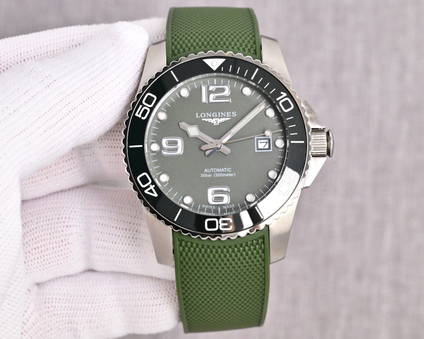 NO:822204,Produced by TW, steel glue is the same price as TW Factory  Longines-Longines, the Concas diving series men's watch KK1 is the water ghost in Longines. It is waterproof up to 300 meters and has a watch diameter of 42mm. It uses automatic mechanical movement model 2824. The back cover is original case, simple and fashionable, business casual. Screw-in handle, ceramic bezel, bi-fold safety  Buckle, with diving extension device; sapphire mirror piano Concas fully automatic mechanical watch, fashionable and elegant, standard rotatable ceramic ring, black, blue, gray, green multi-color optional. Steel straps and tapes are optional, suitable for individual needs. For best luxury gifts, please look for TW exclusive quality, longines19860909TW 出品 钢胶同价 TW Factory 浪琴-Longines,康卡斯潜水系列男士腕表KK1浪琴中的水鬼,防水达300米,表径42mm,采用自动机械机芯型号2824机芯,后盖原装壳套、简约时尚,商务休闲.旋入式把的,陶瓷表圈,双折式安全表扣,带潜水延展装置；蓝宝石镜面琴康卡斯全自动机械表,时尚大气,标配可转动陶瓷圈,黑色、蓝色、灰色、绿色多色可选.钢带、胶带任选,适合个性需求送礼最佳奢华推荐请认准TW独家品质,,longines,Watch