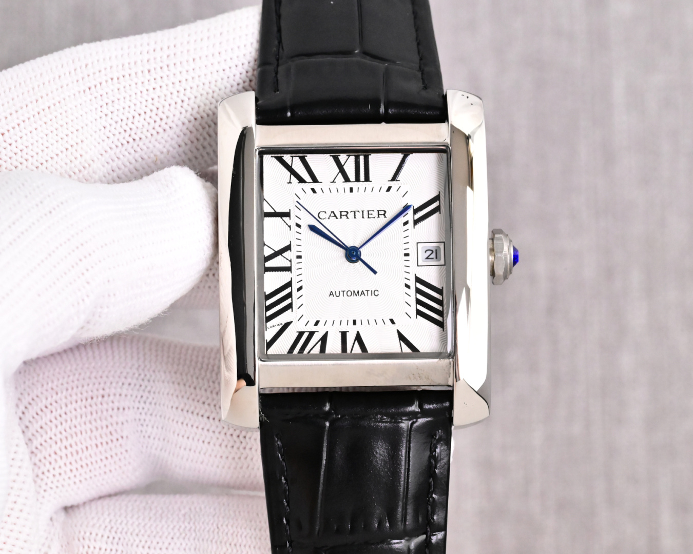 NO:822211,Tank White Light Rose Light Diamond Ring 40 Cartier Watch Alternative War Interpretation Detailed Cartier Tank Series KK1 Square Watch is a model of the Cartier Tank series KK1 square watch. The fully automatic mechanical men's watch is equipped with an imported mechanical movement. The entire case is made of 316L stainless steel to create fine polishing technology (zero repairs)...Swiss machine quality super waterproof sapphire glass back design, size male 35mmx11mm  .The appearance and appearance are the same. Unique and original. The best luxury recommendation for gift giving. Please look for the exclusive quality,,cartier,cartier19860909坦克 白光 玫光钻圈40 卡地亚(Cartier)手表另类战争解读细数卡地亚坦克系列KK1方形手表的典范,全自动机械男表款搭载进口机械机芯,整表壳套采用316L精钢壳,打造精细的打磨技术（零返修）……瑞士机质量超强防水蓝宝石玻璃背透设计,尺寸男35mmx11mm .表里如一独具匠心送礼最佳奢华推荐请认准独家品质,,cartier,cartier,Watch