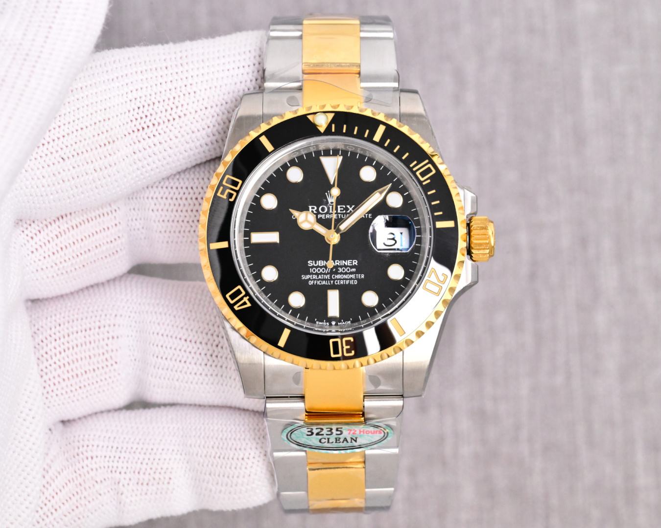 NO:822273,Produced by Factory C, white shell, gold shell, CLEAN Factory, once and for all, Rolex ROLEX Submariner series. The Rolex Submariner series is a model of classic watches. UM2 is known as a classic among classics. Today’s update is the latest official size, 41mm diameter, lifetime warranty!  The case is made of Rolex's unique gold steel (a combination of 904L stainless steel and 18K gold), with a black and blue dial, Cerachrom ceramic word ring and gold-coated numerals, which is both fashionable and dignified. The crown adopts a three-buckle winding crown. The three-buckle winding crown can be said to be Rolex's special design for the Submariner.  The triple waterproof system developed by the company. The triple lock device is composed of 10 different sets of parts. After the configuration is completed, it only needs to be tightened to make the Oyster case completely airtight, with strong protection comparable to that of a submarine hatch. The bracelet uses a classic Oyster strap with three rows of links, made of gold steel, which is extremely strong and durable, and the brushed metal design highlights a strong metallic texture!  The ergonomically designed lugs and the Oyster strap are perfectly integrated and are very comfortable to wear. The advantage of the patented Glidelock buckle is that the diver can easily adjust the strap without using any tools even if he is wearing a diving suit; the strap is sturdy under the buckle.  The tooth-like parts can be 2 mm long per section, extending the strap to 20 mm. Sapphire mirror, super luminous, the case and strap are very finely polished, showing every detail. It is a classic gift for the best luxury recommendation. Please look for the exclusive quality of C Factory CLEAN, rolex, gold19860909C厂 出品 白壳,金壳 CLEAN Factory 一劳永逸,劳力士 ROLEX 水鬼系列 劳力士潜航者系列是经典腕表的典范UM2号称是经典中的经典 今天更新的是官方最新出的尺寸表径41mm 终身保固！表壳采用劳力士特有的黄金钢（904L不锈钢和18K黄金的组合）材质,搭配黑色、蓝色的表盘,Cerachrom陶瓷字圈和金涂层数字,既时尚又不失庄重.表冠采用三扣锁上链表冠,三扣锁上链表冠可以说是劳力士专为潜航者型研发的三重防水系统.三扣锁装置由10组不同零件组成,配置完成后仅需旋紧,即可让蚝式表壳完全密闭,坚固防护可媲美潜艇舱门.表链采用经典的蚝式表带,三排链节,黄金钢材质,极其坚固耐用,金属拉丝设计彰显出强烈的金属质感！人体工学设计的表耳和蚝式表带配合完美的融为一体,佩戴起来非常舒适.劳力土专利的Glidelock带扣,这种表扣的好处是潜水员即使穿着潜水衣,也可无须使用任何工具便能轻易调校表带；带扣下的坚固齿状部件可以每小节2亳米的长度,将表带延长至20亳米.蓝宝石镜面,超强夜光,表壳表带做工打磨非常精细,处处彰显细节成就的经典送礼最佳奢华推荐请认准C厂CLEAN独家品质,,rolex,gold,Watch