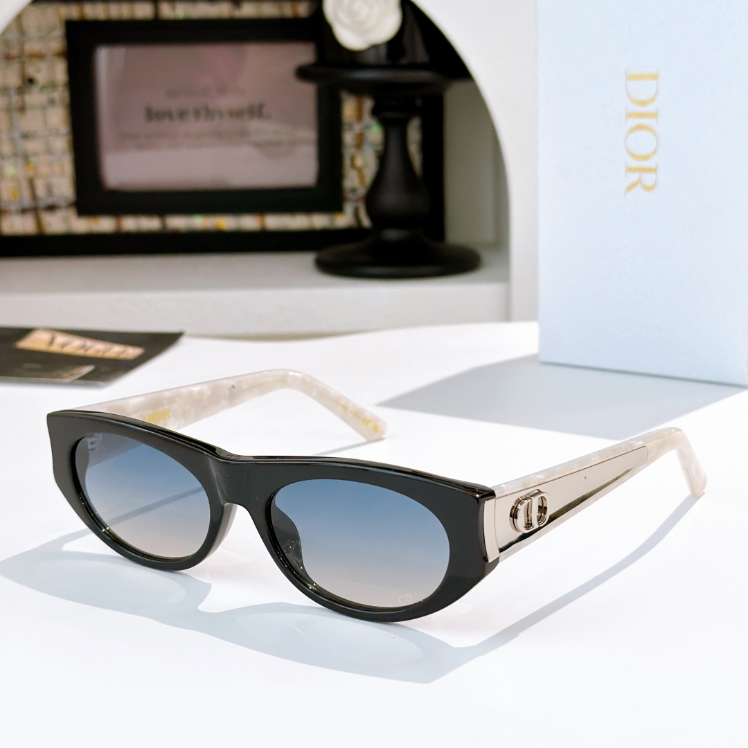 DIO*MODEL：DiorGlow B2FSIZE：56口18-147🔝🔝