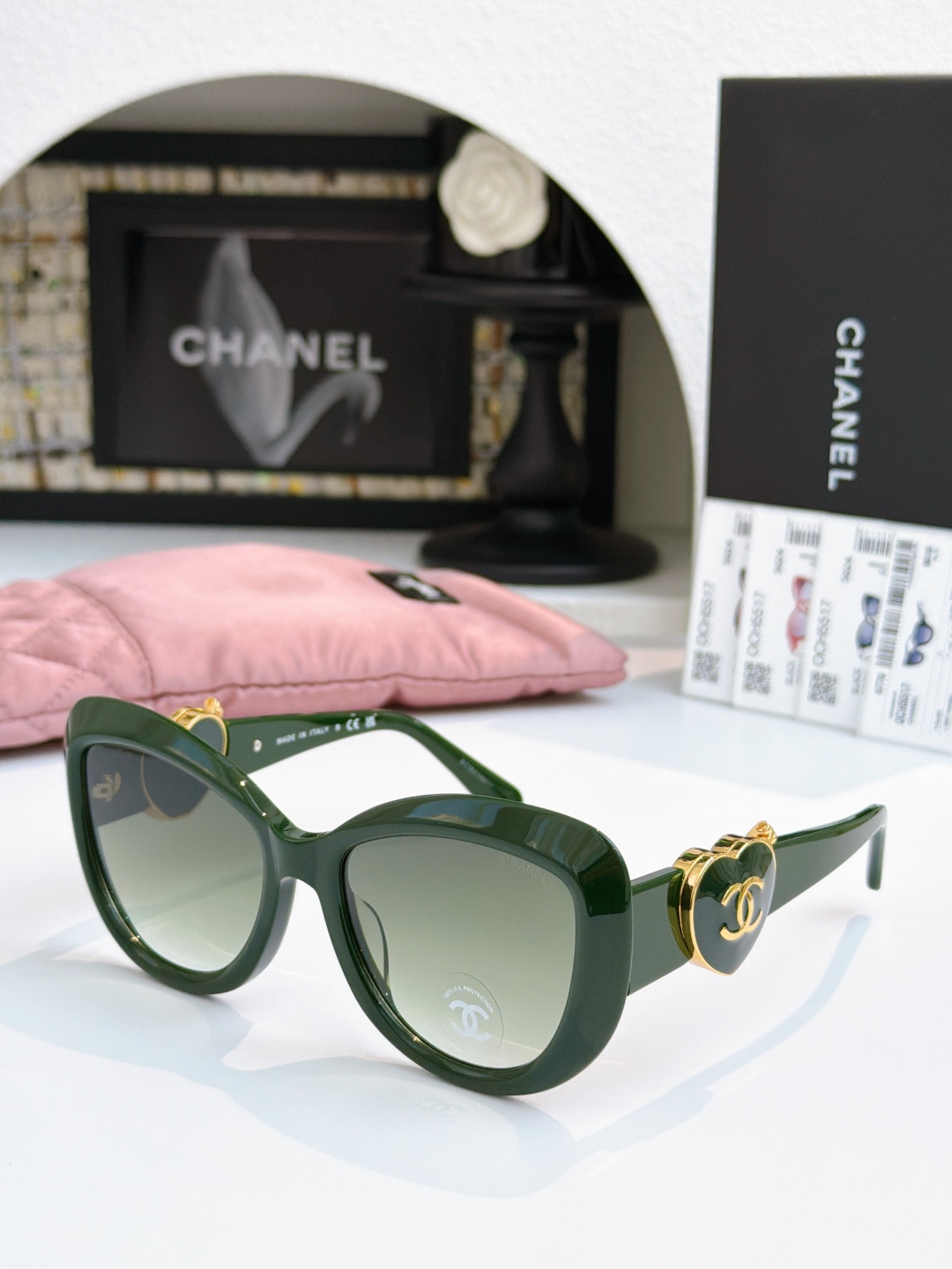NO:579772,The high version of CHANE* has arrived~ It follows the original details. The big logo flip cover comes with a makeup mirror. It’s amazing Jimei. Upper face yyds ModCH5517 SIZE55 mouth 19- glasses, sunglasses, sunglasses, glasses, chanel19860909CHANE* 高版本到货啦～ 跟足原版细节 大logo翻盖自带化妆镜子 太绝了集美们 上脸yyds ModCH5517 SIZE55口19- 眼镜墨镜太阳镜,眼镜,chanel,glasses