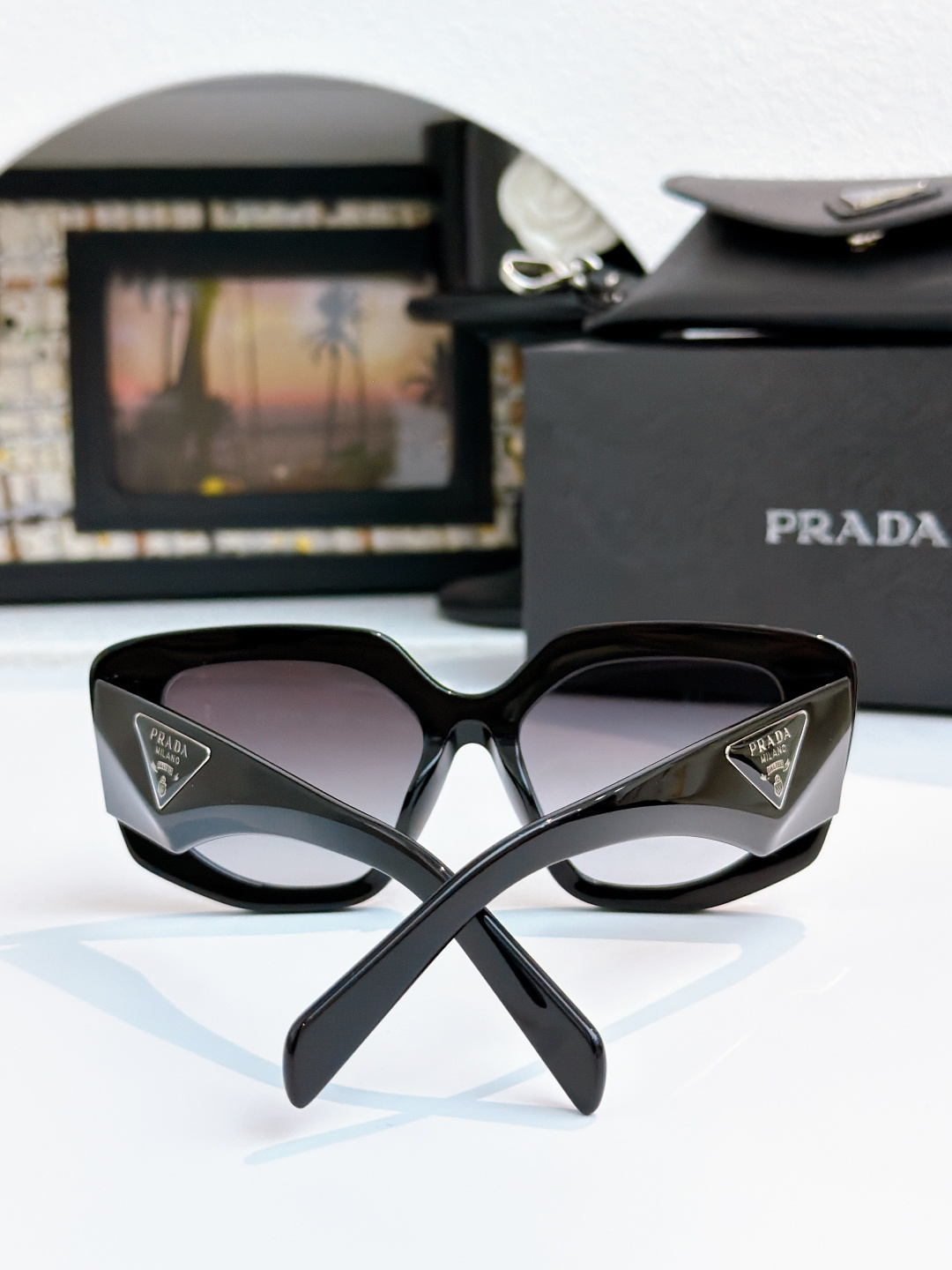 原版
PRADA 
MOD：PR 14ZF
SIZE：54口18-140
 