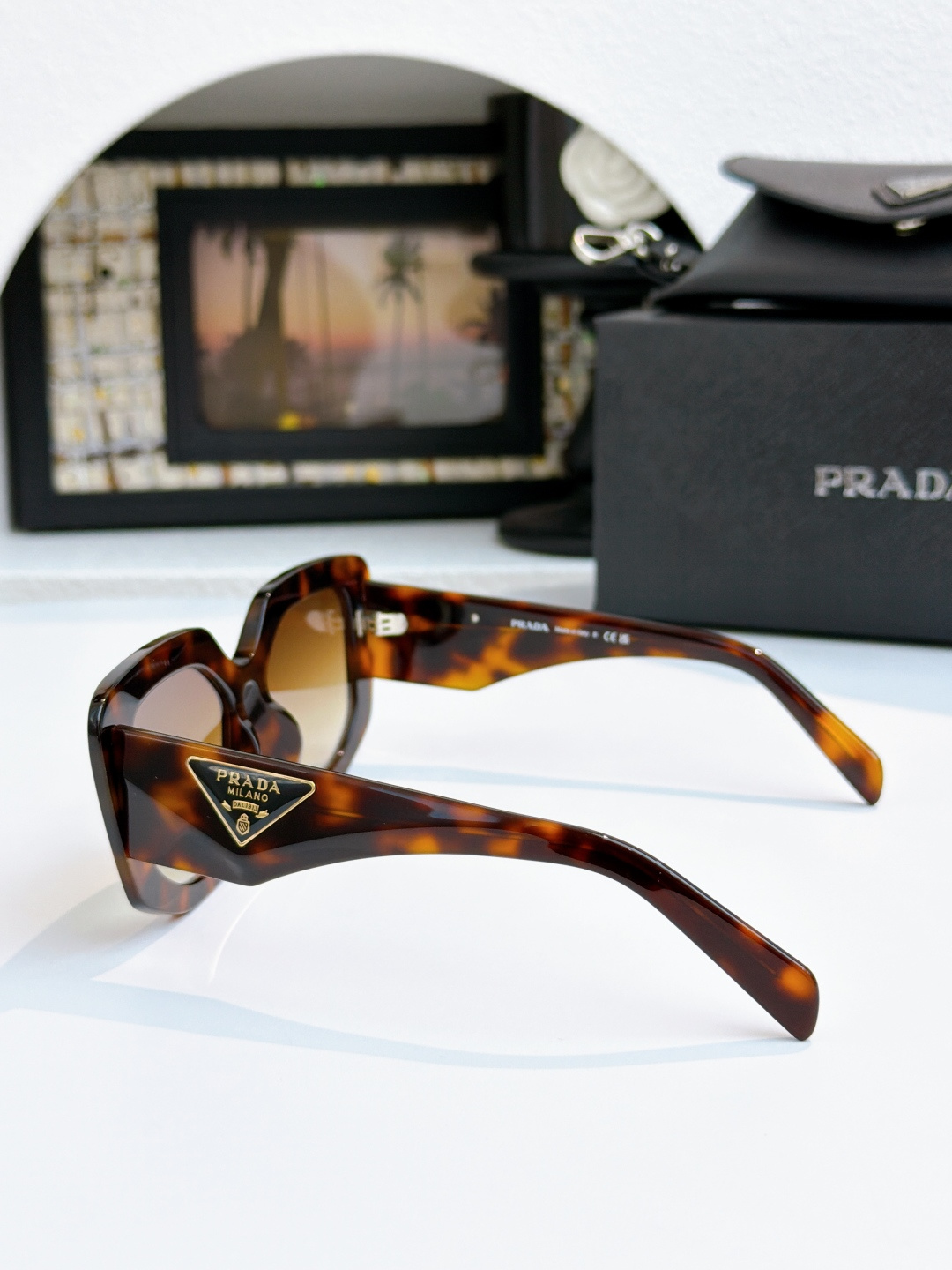 原版
PRADA 
MOD：PR 14ZF
SIZE：54口18-140
 
