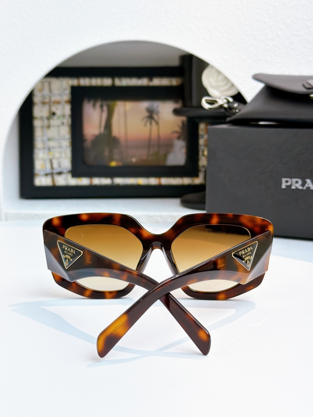 原版
PRADA 
MOD：PR 14ZF
SIZE：54口18-140
 