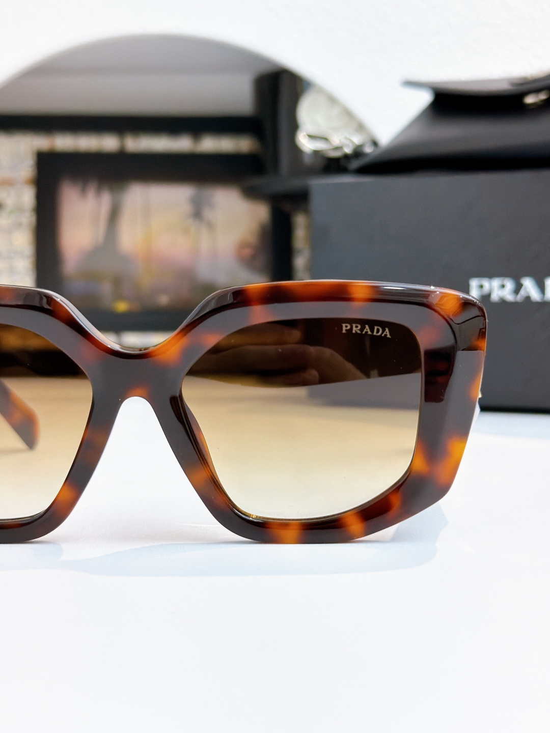 原版
PRADA 
MOD：PR 14ZF
SIZE：54口18-140
 