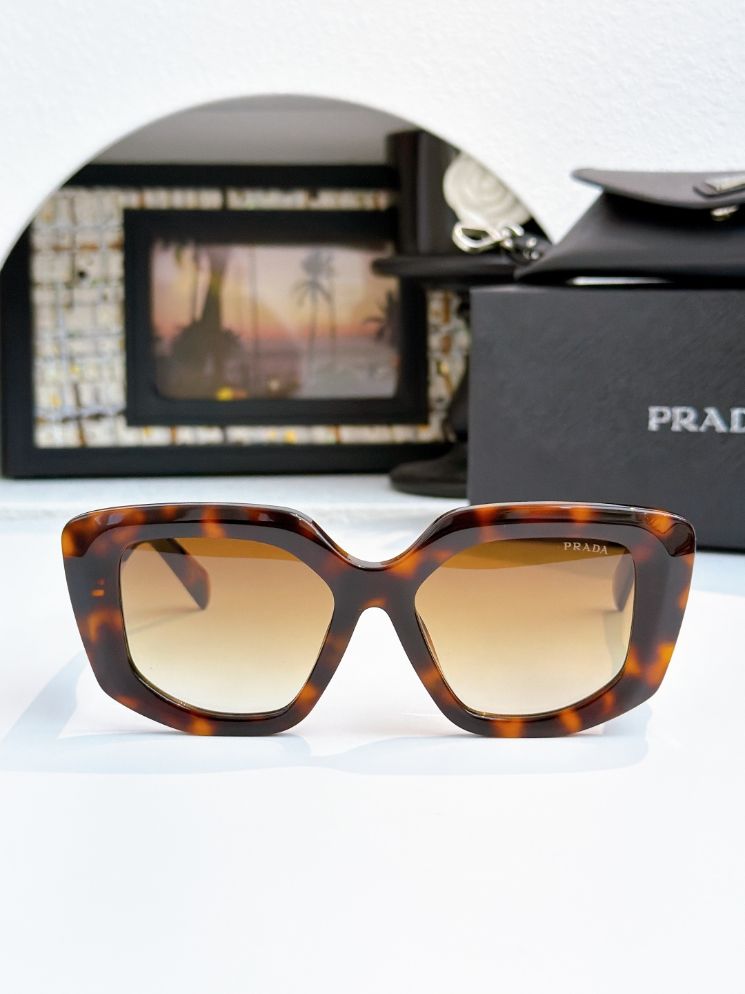 原版
PRADA 
MOD：PR 14ZF
SIZE：54口18-140
 