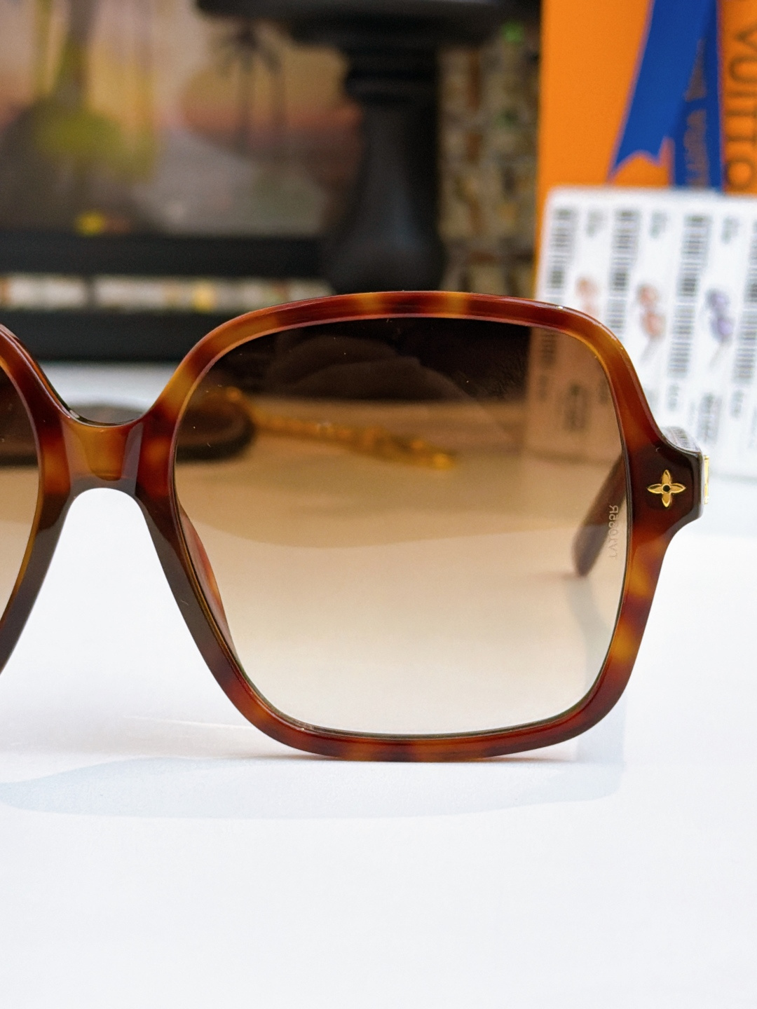 欧版-板材鼻托高鼻梁配戴更适合Originial qualityLV Aura Square Sungl