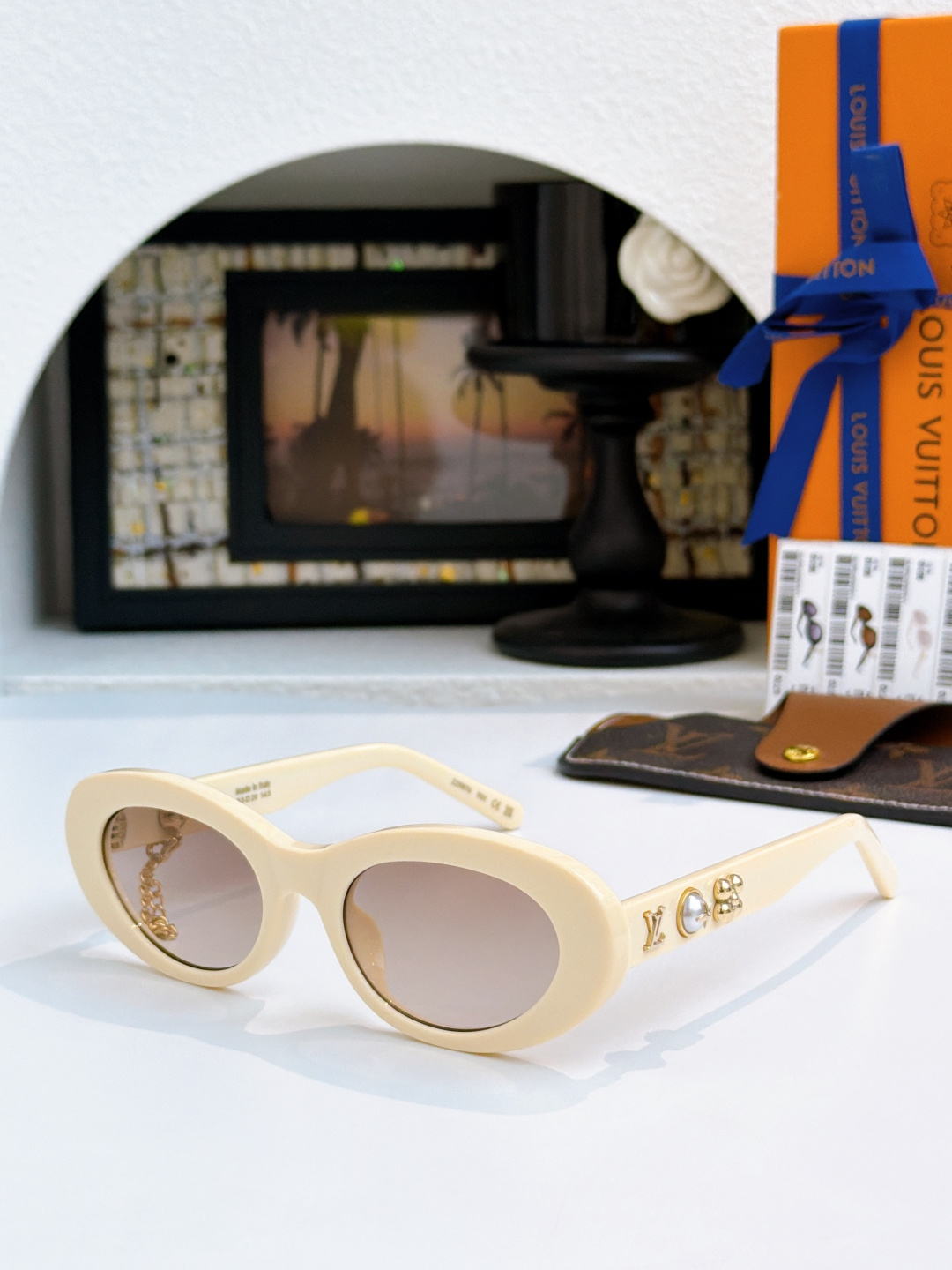 NO:727038,Lunettes de soleil ovales LV Charm LOUIS VUITTO* MODZ2987 SIZE53 mouth 20 heavy craftsmanship buckle casting removable chain glasses sunglasses sunglasses, glasses, louis vuitton, louis vuitton, valentino19860909Lunettes de soleil ovales LV Charm LOUIS VUITTO* MODZ2987 SIZE53口20 重工艺技术 对扣铸件 可拆卸链条 眼镜墨镜太阳镜,眼镜,louis vuitton,louis vuitton,valentino,glasses