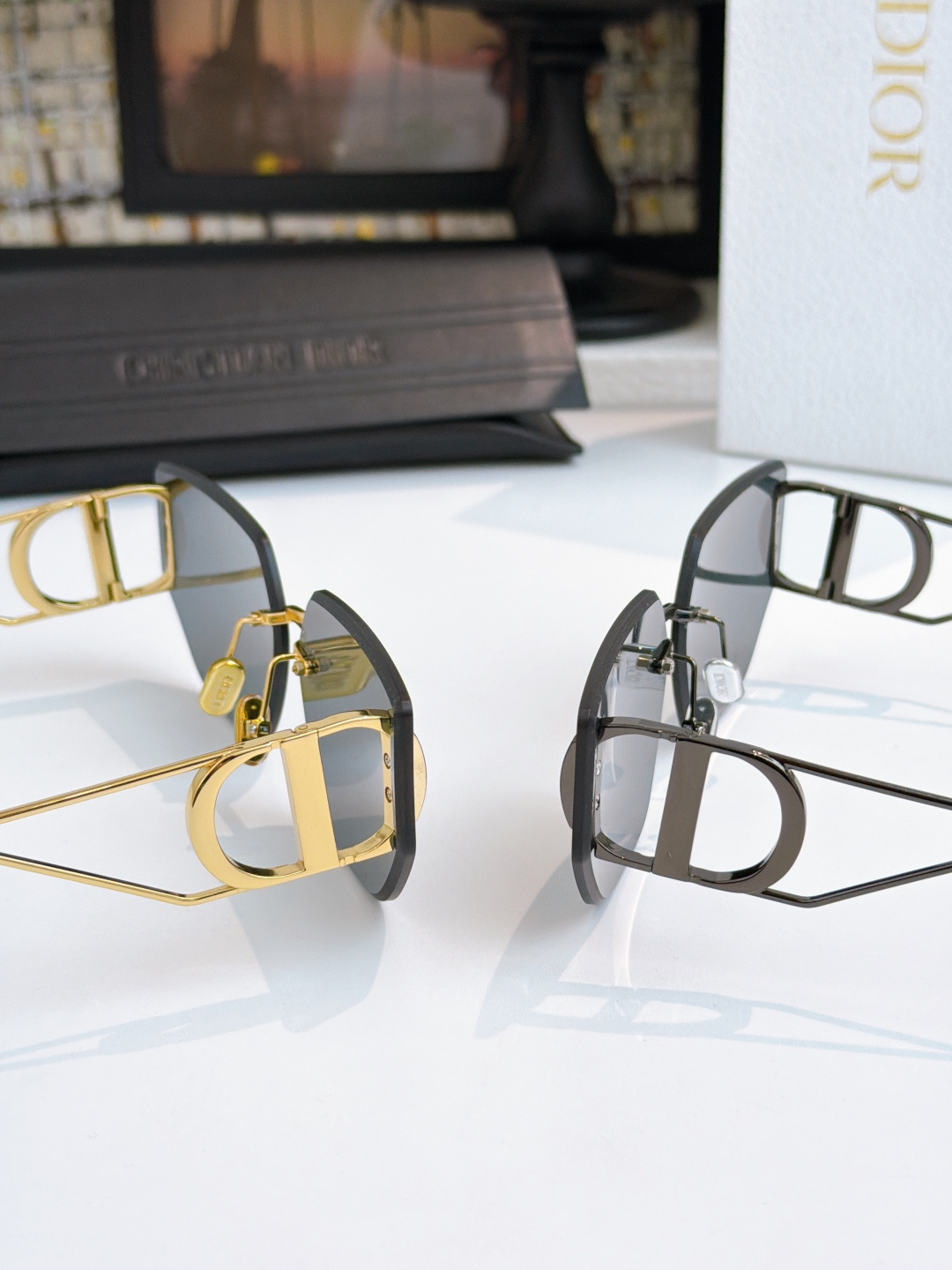 Dio~ Mod：30MONTAIGNE B3U Size：65-14-135太阳镜丰富了该品牌已有的标