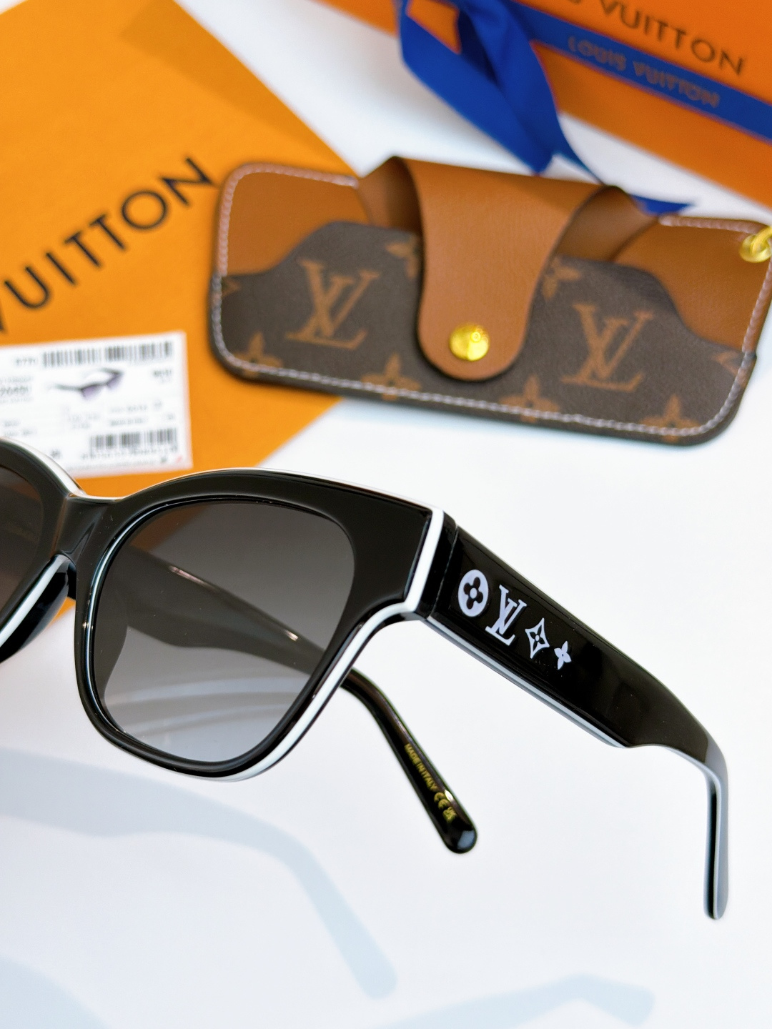 Louis vuitton 熊猫眼镜🐼黑白拼色非常百搭 辣妹绝美墨镜MOD：Z2645SIZE：56-1