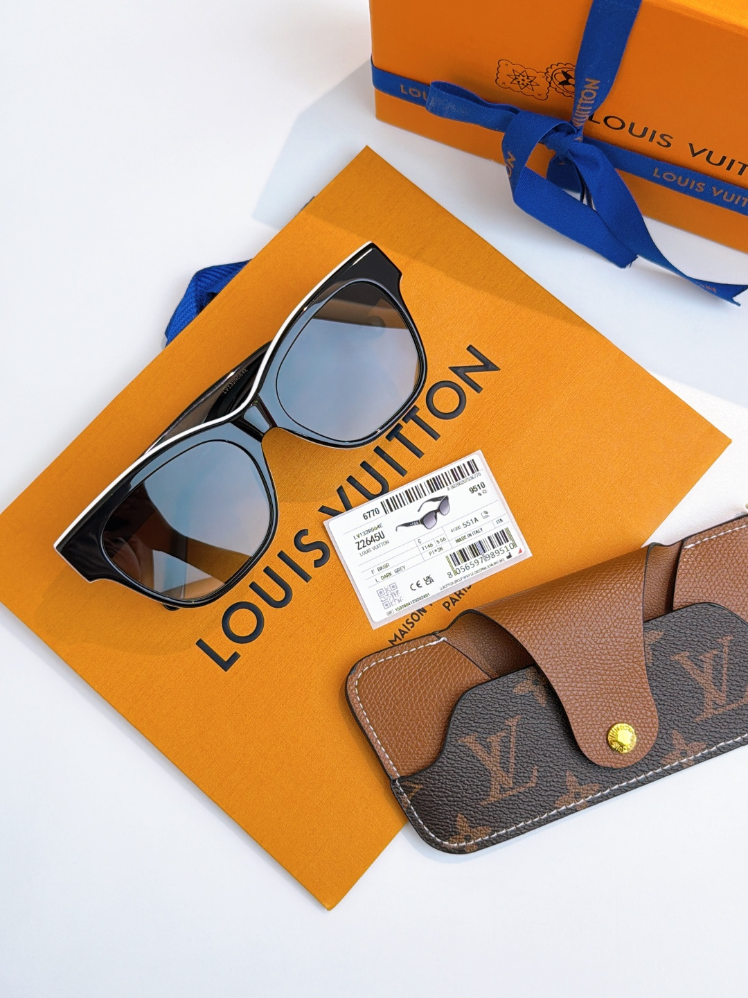 Louis vuitton 熊猫眼镜🐼黑白拼色非常百搭 辣妹绝美墨镜MOD：Z2645SIZE：56-1