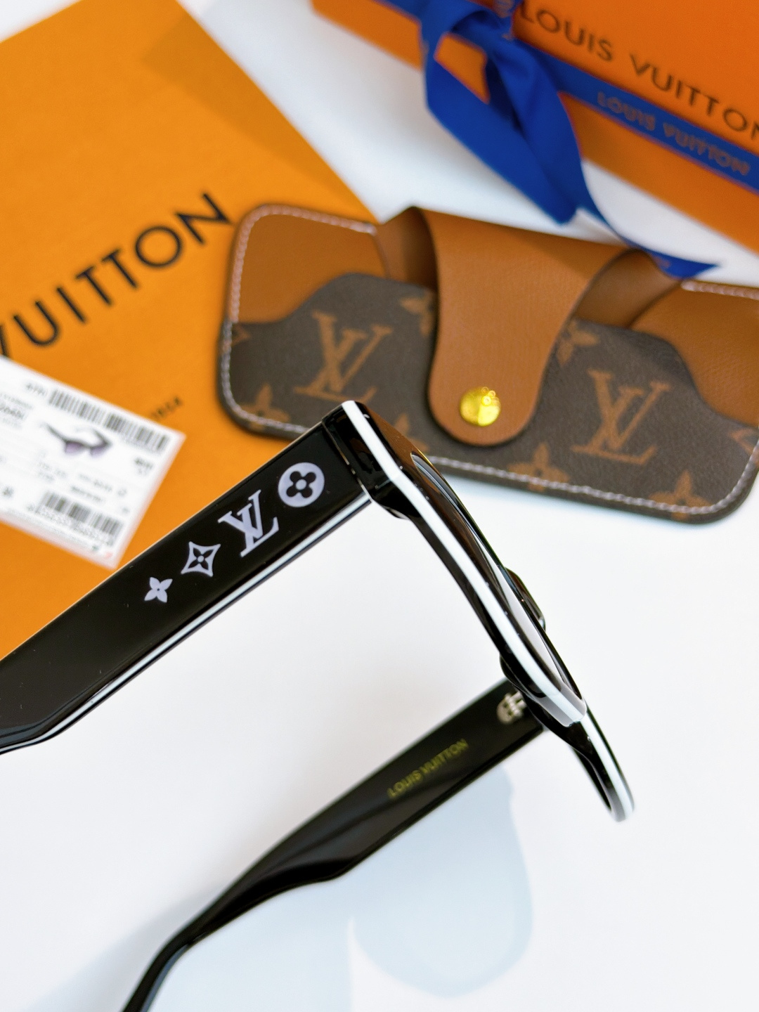 Louis vuitton 熊猫眼镜🐼黑白拼色非常百搭 辣妹绝美墨镜MOD：Z2645SIZE：56-1