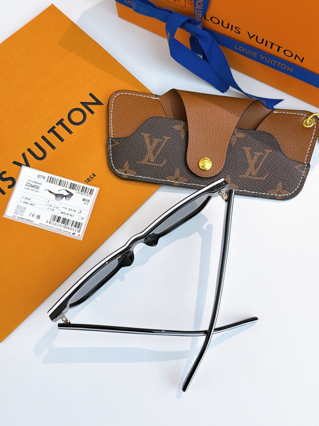 Louis vuitton 熊猫眼镜🐼黑白拼色非常百搭 辣妹绝美墨镜MOD：Z2645SIZE：56-1