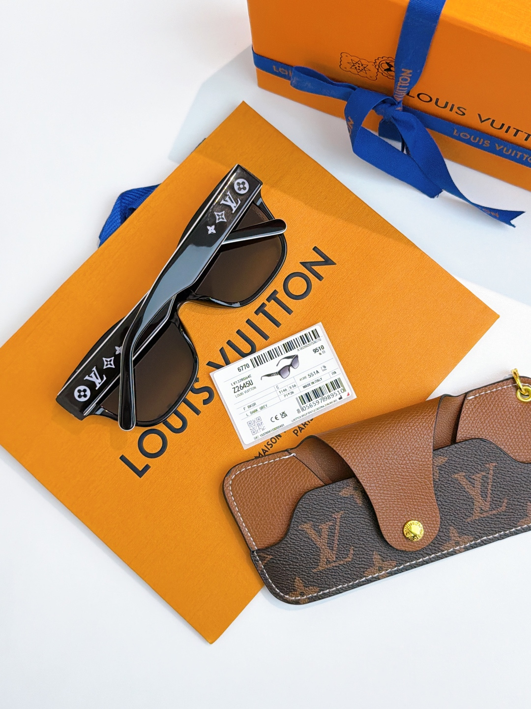 Louis vuitton 熊猫眼镜🐼黑白拼色非常百搭 辣妹绝美墨镜MOD：Z2645SIZE：56-1